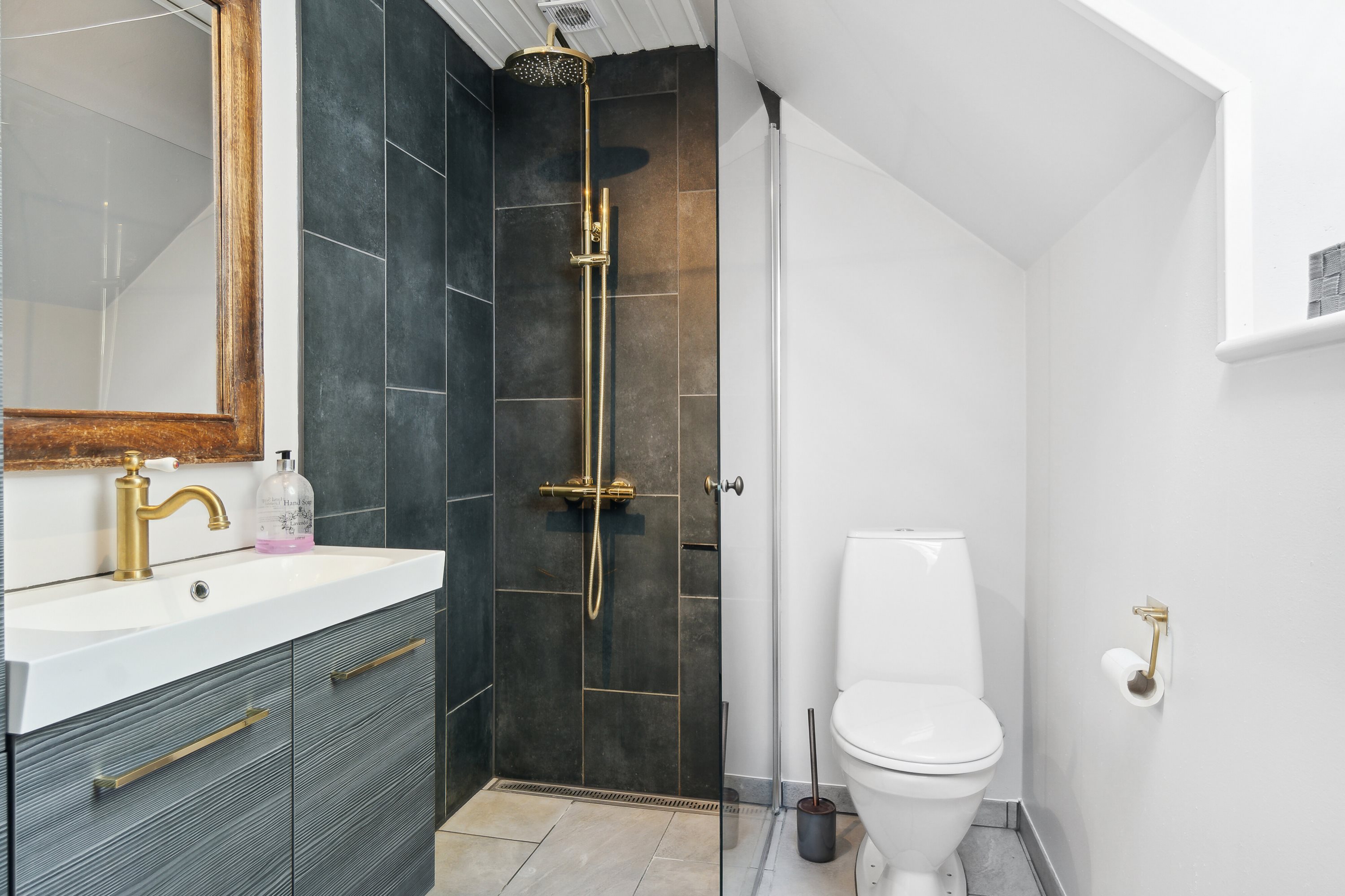 Fremhævet badeværelse billede i fuldskærmstilstand. Billede af Svostrupvej 27, 8883 Gjern