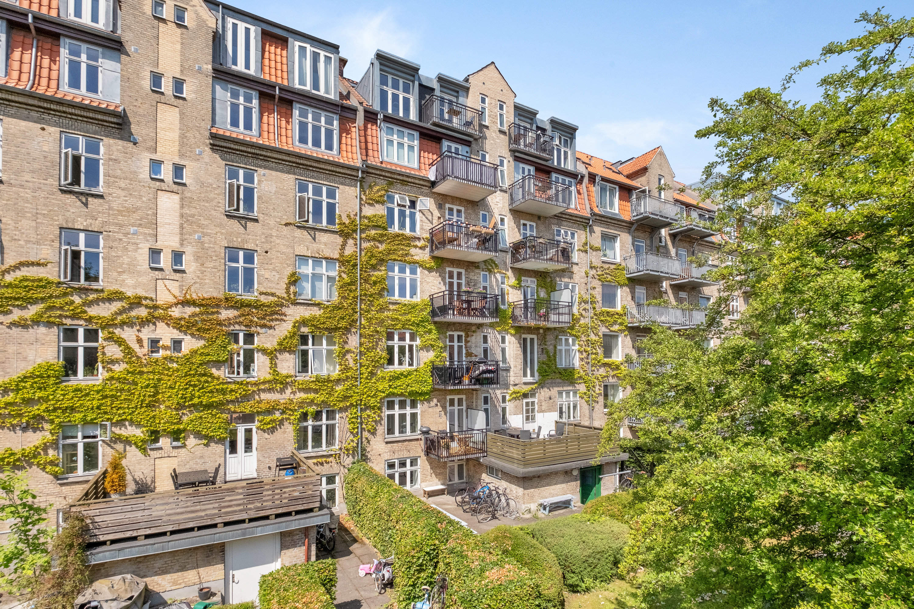 Fremhævet bag facade billede i fuldskærmstilstand. Billede af Teglværksgade 14, kl., 8000 Aarhus C