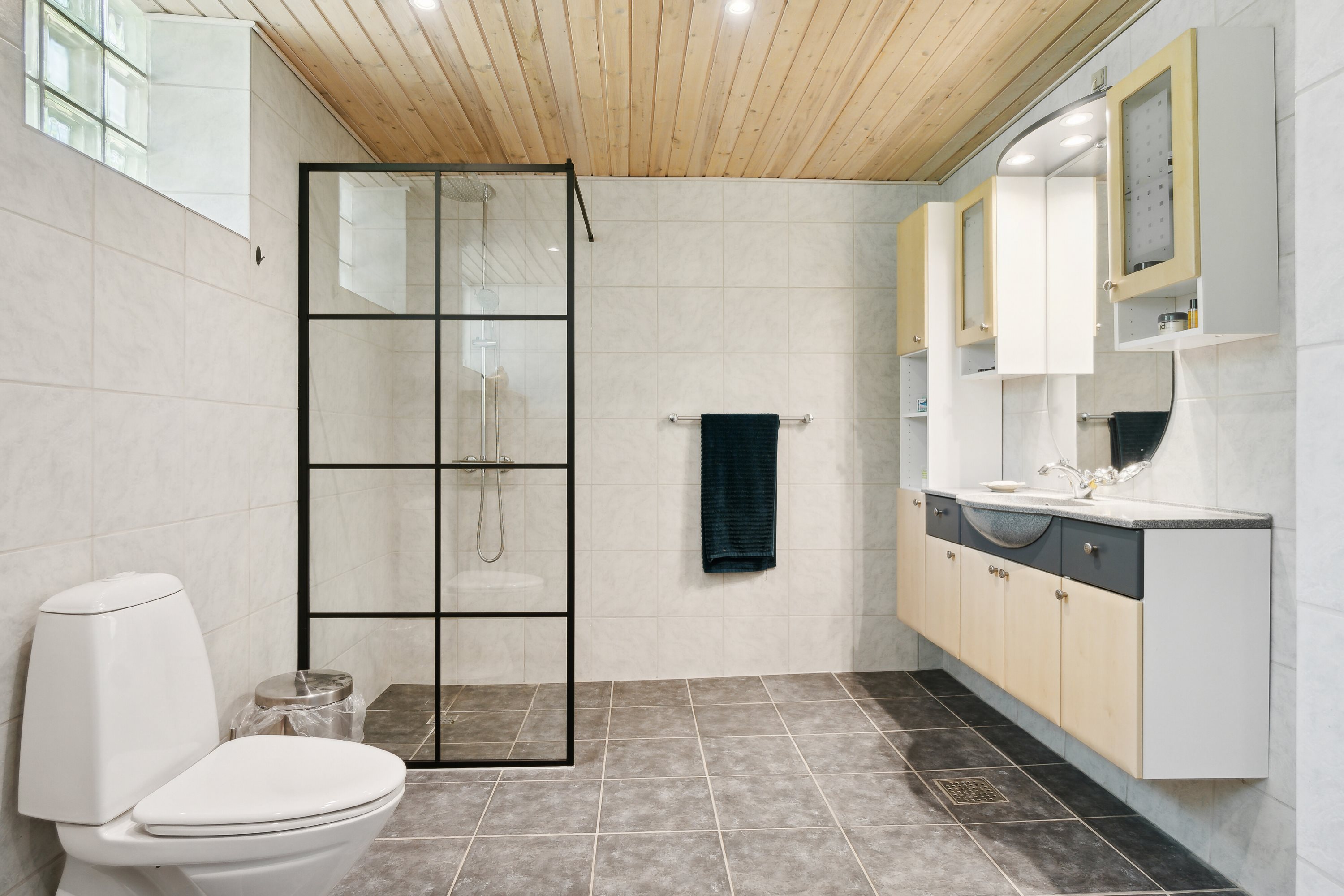 Fremhævet badeværelse billede i fuldskærmstilstand. Billede af Svostrupvej 27, 8883 Gjern