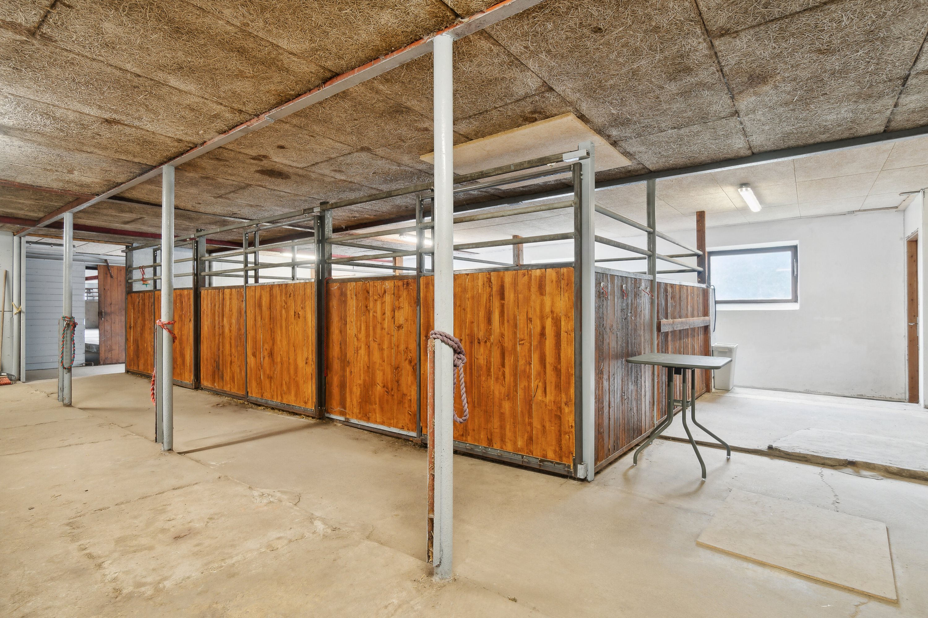 Fremhævet stald billede i fuldskærmstilstand. Billede af Svostrupvej 27, 8883 Gjern