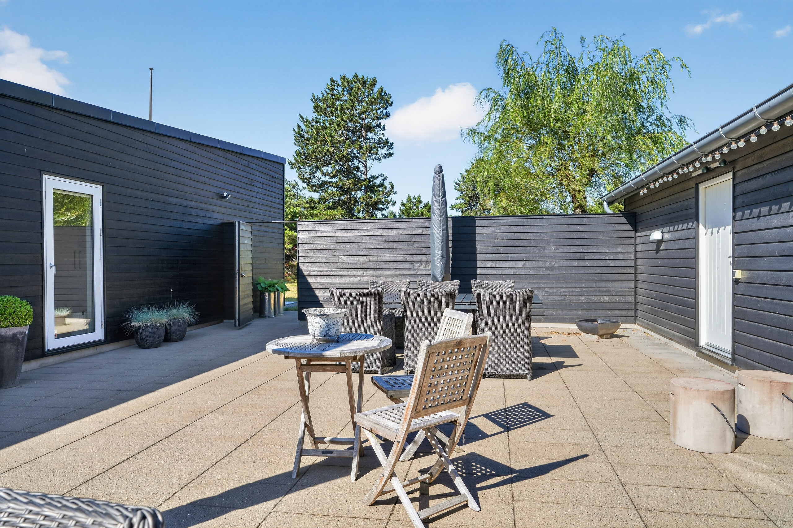 Fremhævet terrasse billede i fuldskærmstilstand. Billede af Thorsvej 62, Vester Lyng, 4500 Nykøbing Sj