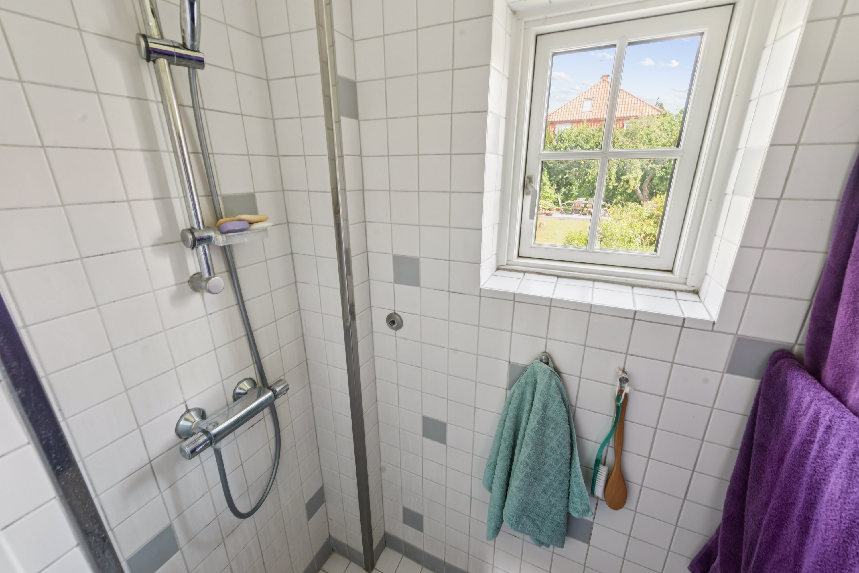 Fremhævet bad billede i fuldskærmstilstand. Billede af Dybendalsvej 24, st., 2720 Vanløse