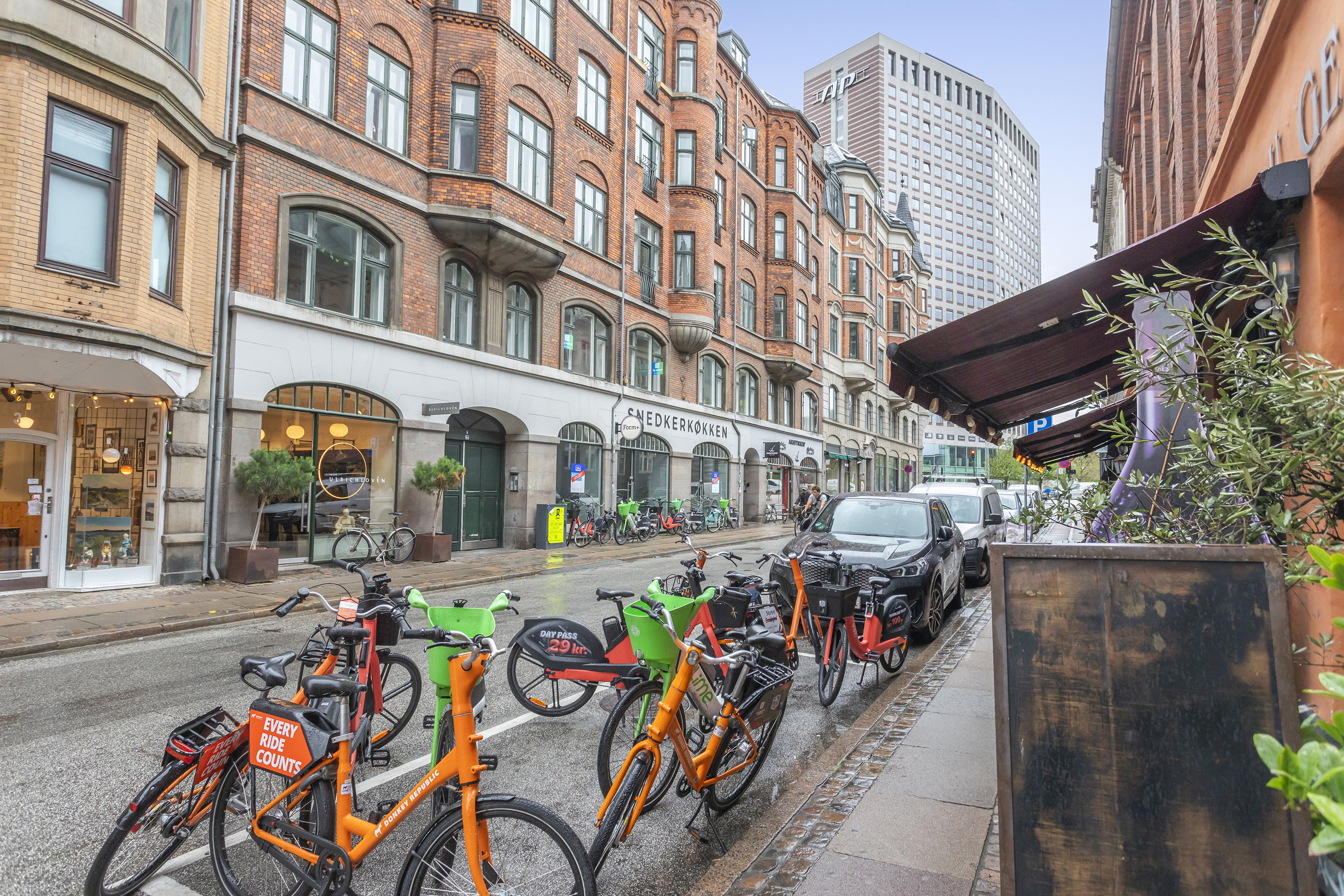 Fremhævet facade billede i fuldskærmstilstand. Billede af Bagerstræde 5, 1. tv., 1617 København V