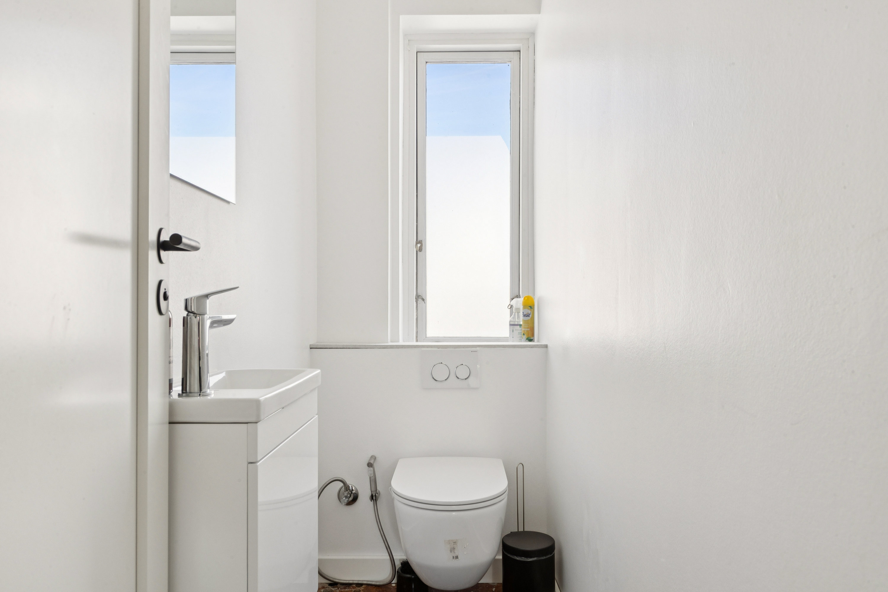 Fremhævet toilet billede i fuldskærmstilstand. Billede af Søndergade 12, 4652 Hårlev