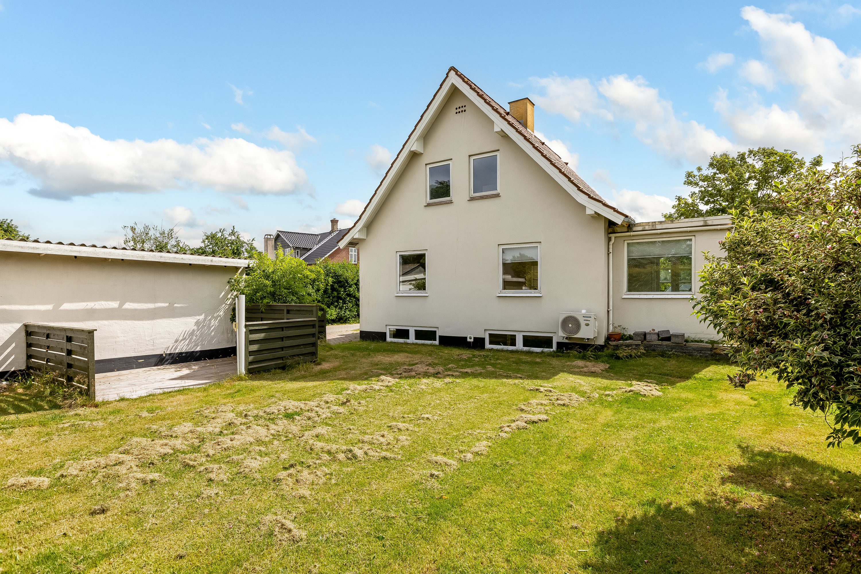 Fremhævet facade billede i fuldskærmstilstand. Billede af Vestervejen 63, Nordby, 6720 Fanø