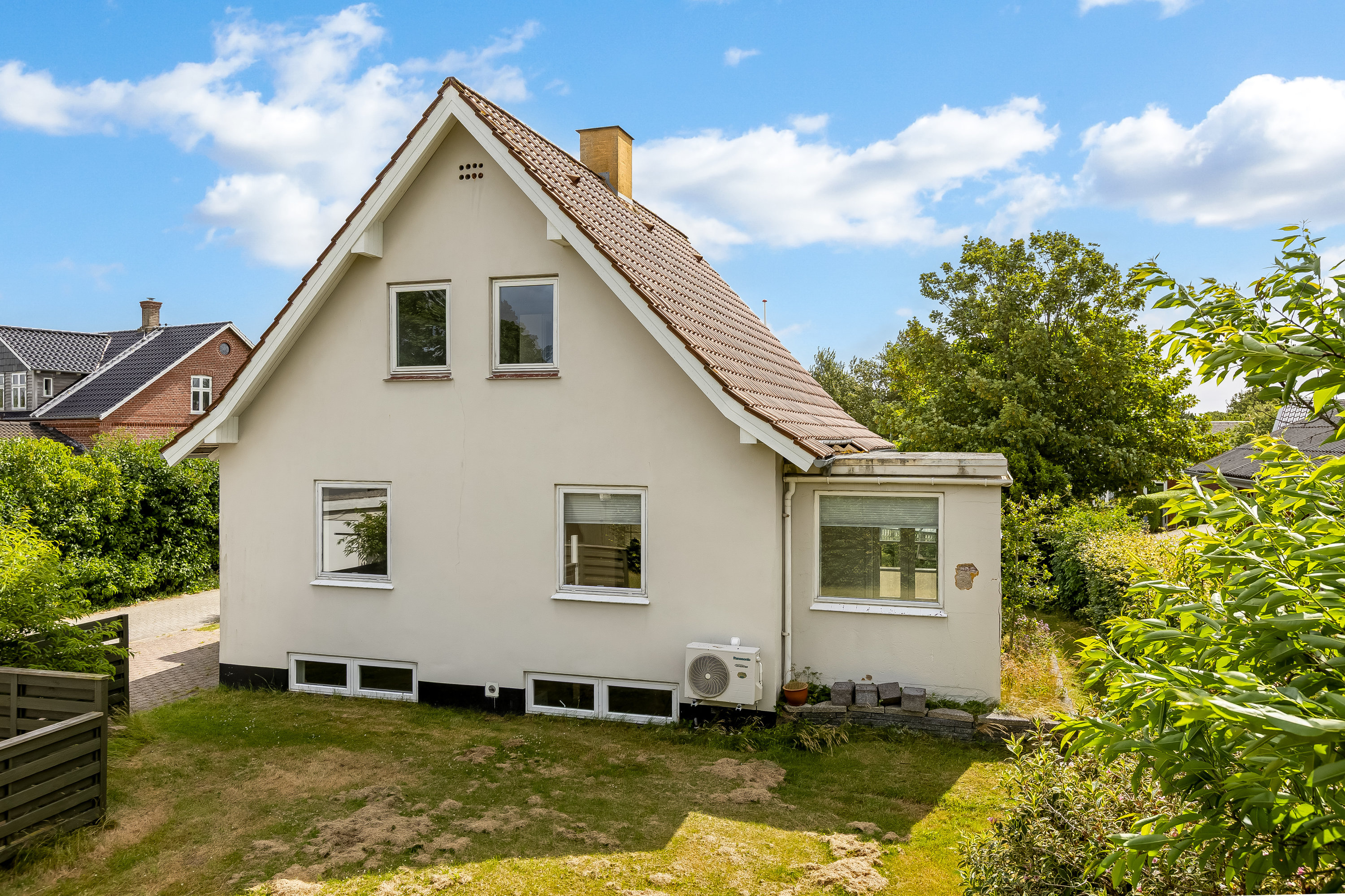 Fremhævet facade billede i fuldskærmstilstand. Billede af Vestervejen 63, Nordby, 6720 Fanø