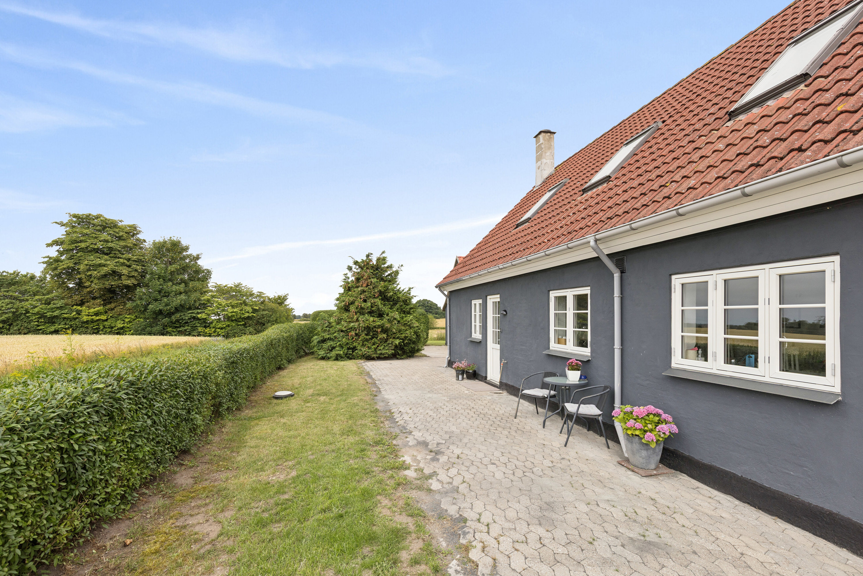 Fremhævet set fra haven billede i fuldskærmstilstand. Billede af Vester Løve Vej 6, Løve, 4270 Høng