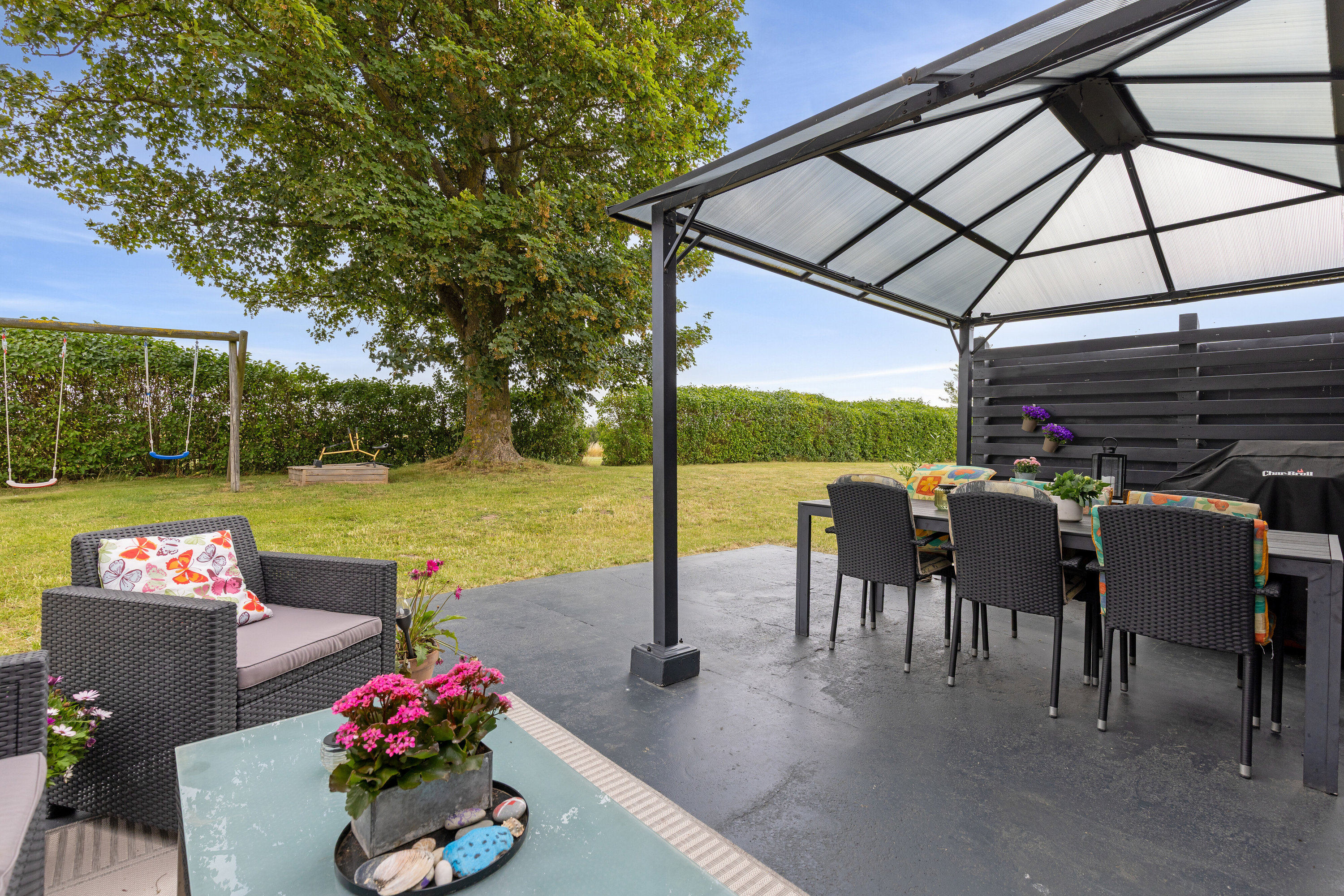 Fremhævet overdækket terrasse billede i fuldskærmstilstand. Billede af Vester Løve Vej 6, Løve, 4270 Høng