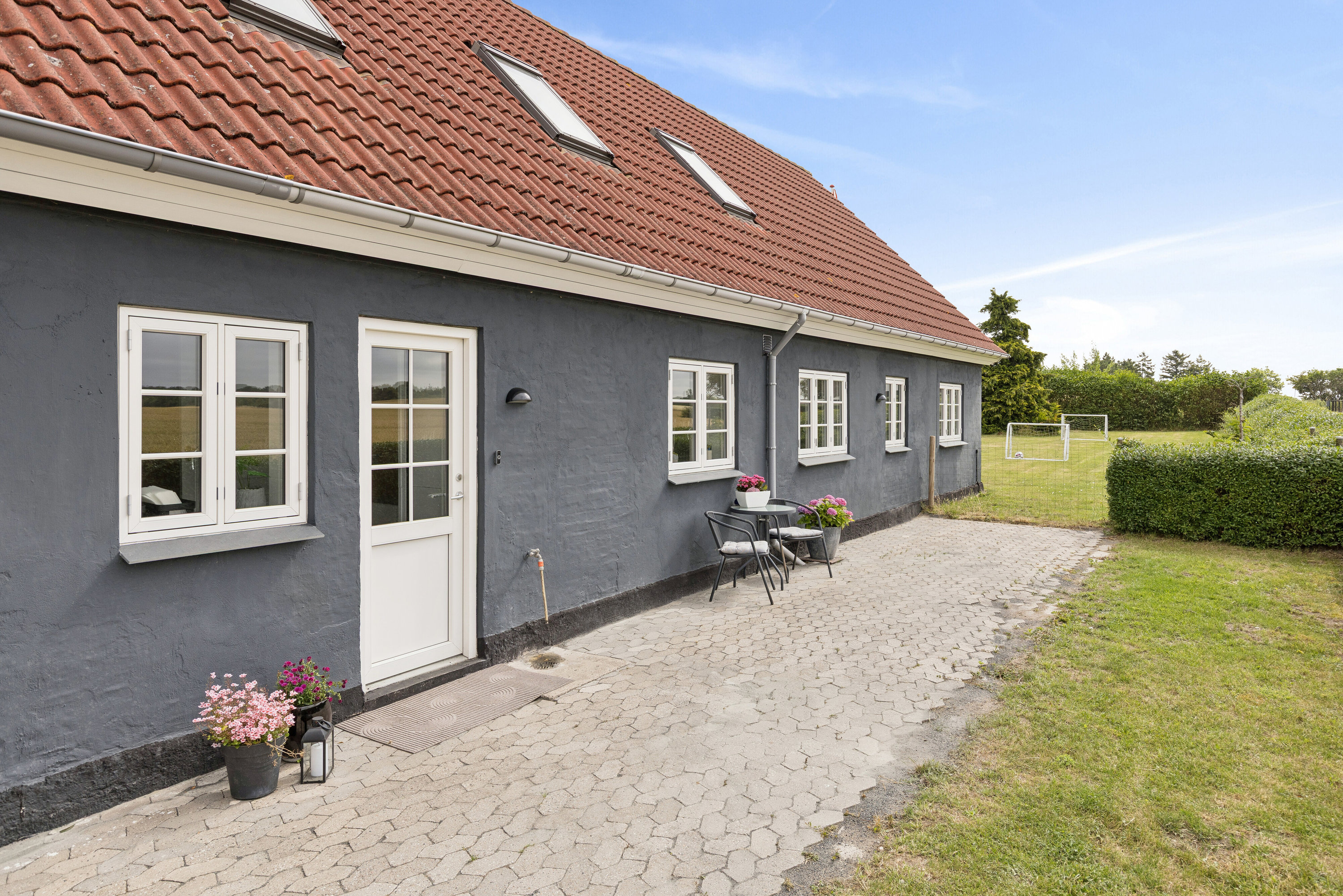 Fremhævet set fra haven billede i fuldskærmstilstand. Billede af Vester Løve Vej 6, Løve, 4270 Høng