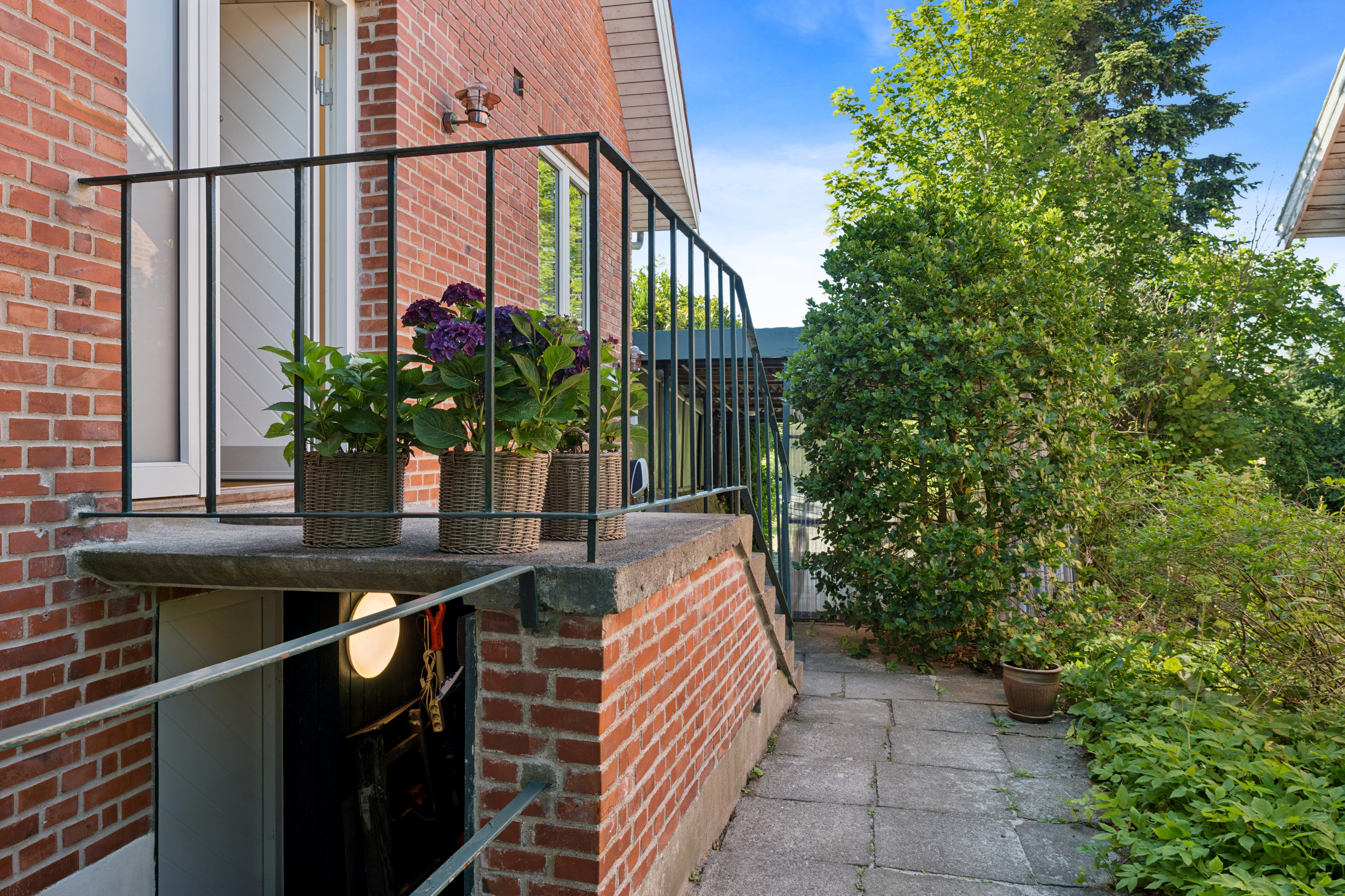 Fremhævet terrasse billede i fuldskærmstilstand. Billede af Virum Stationsvej 114, 2830 Virum