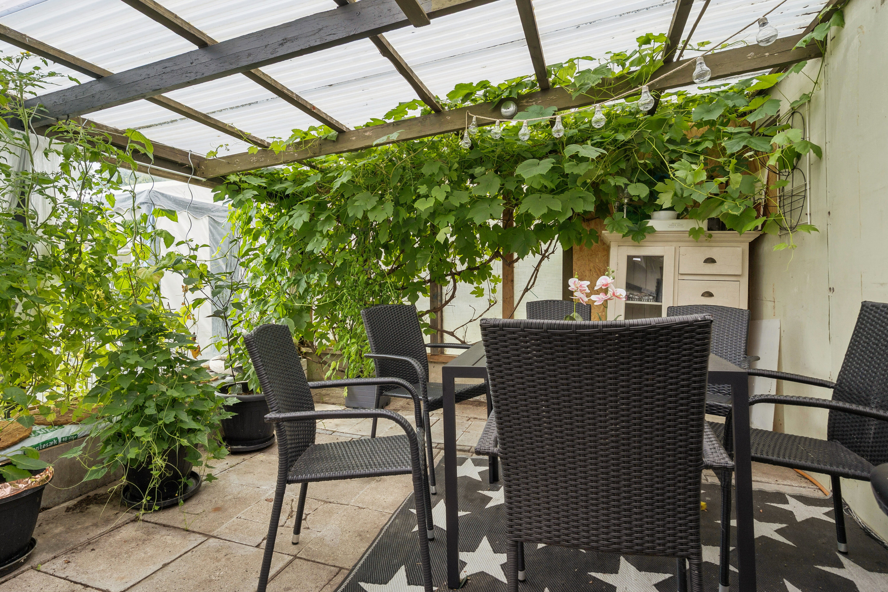 Fremhævet overdækket terrasse billede i fuldskærmstilstand. Billede af Humlevænget 25, 4690 Haslev