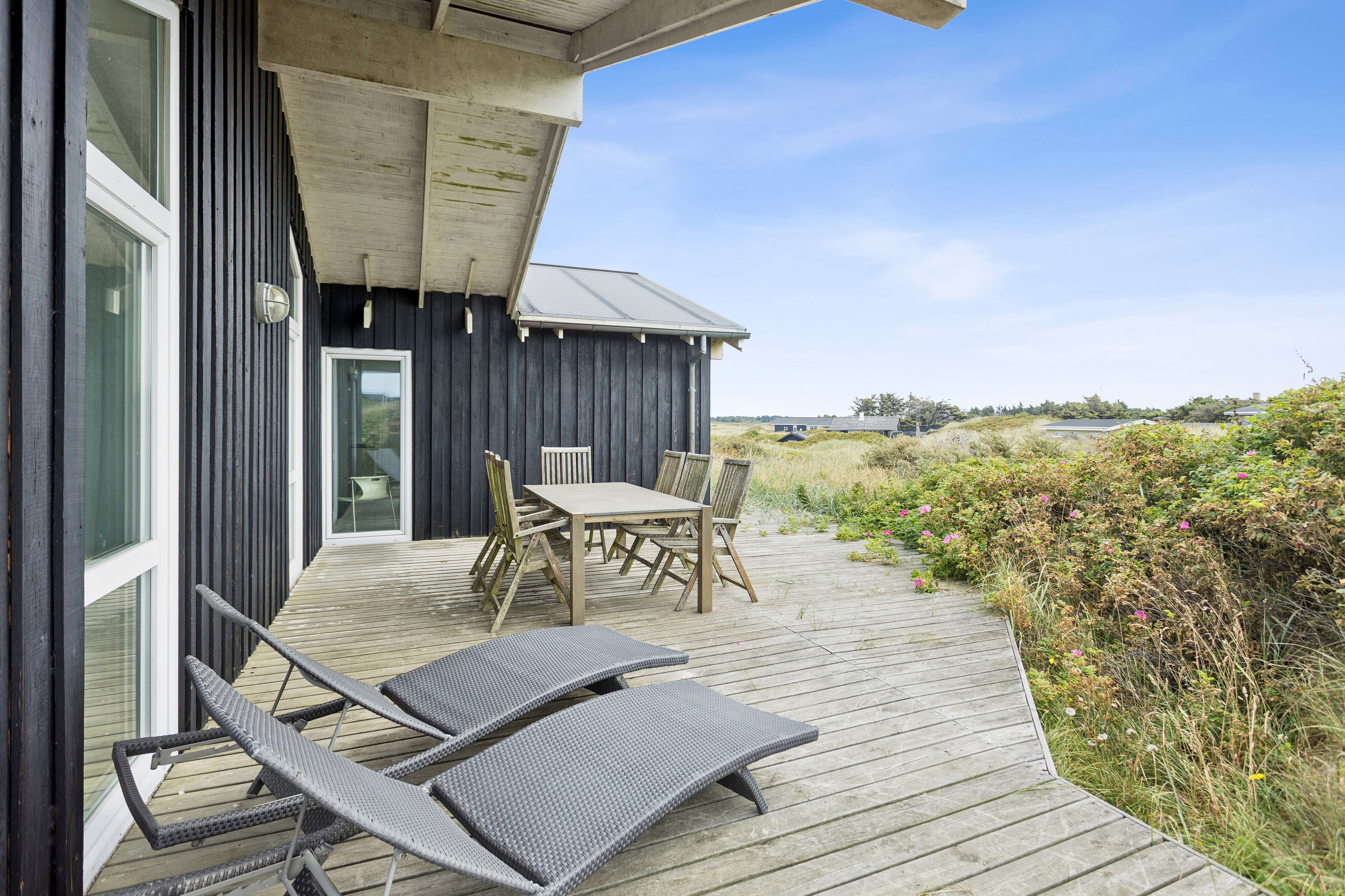 Fremhævet overdækket terrasse billede i fuldskærmstilstand. Billede af Hedvigsvej 8, Munkens Klit, 9480 Løkken