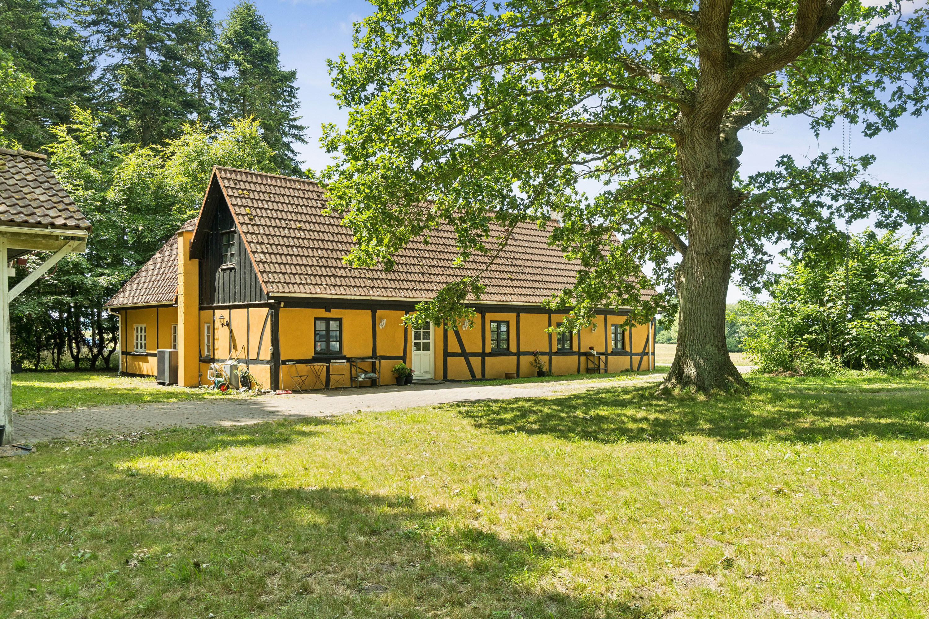 Fremhævet set fra haven billede i fuldskærmstilstand. Billede af Rydemarksvej 1, 4200 Slagelse