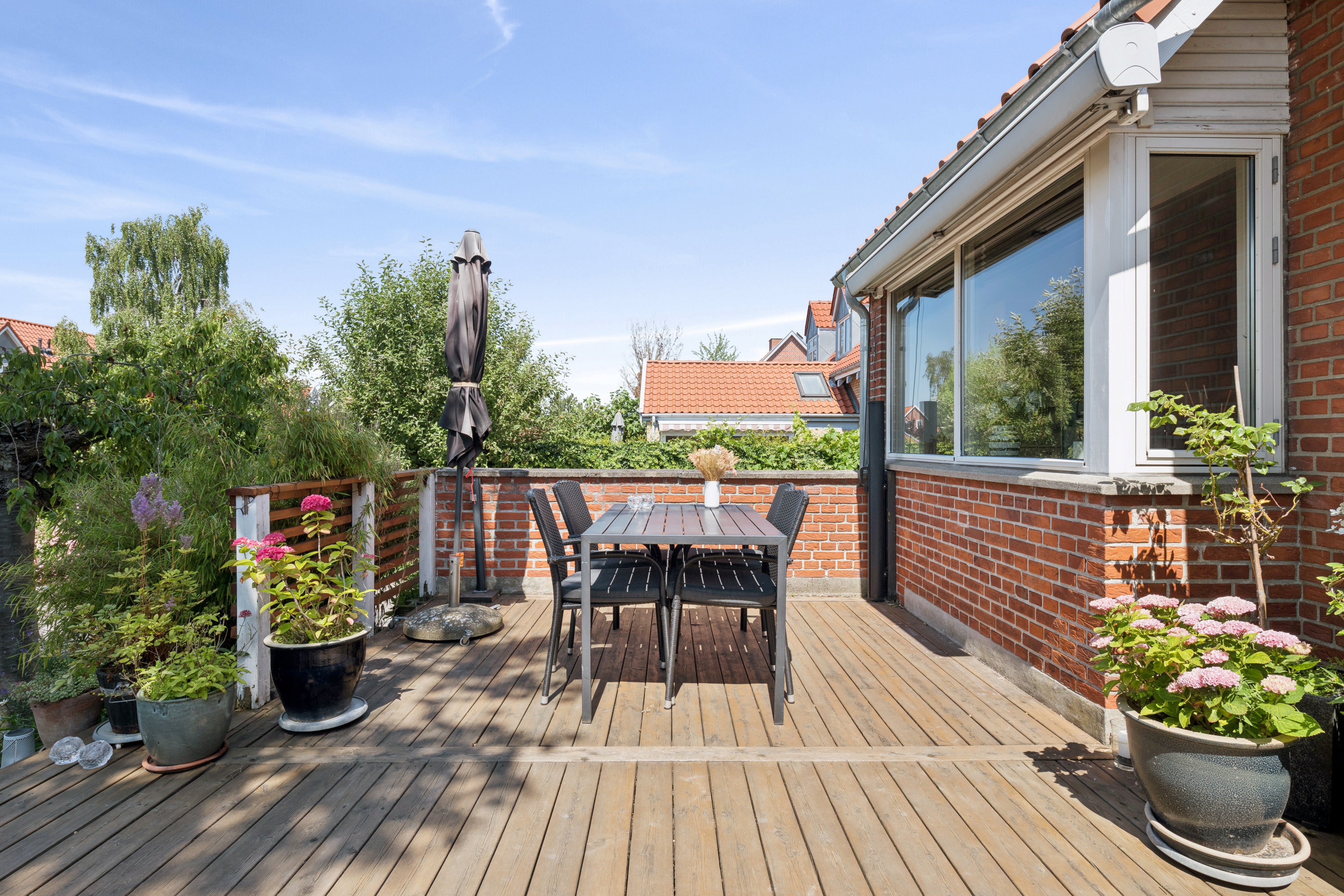 Fremhævet terrasse billede i fuldskærmstilstand. Billede af Vestbirk Alle 41, 2770 Kastrup