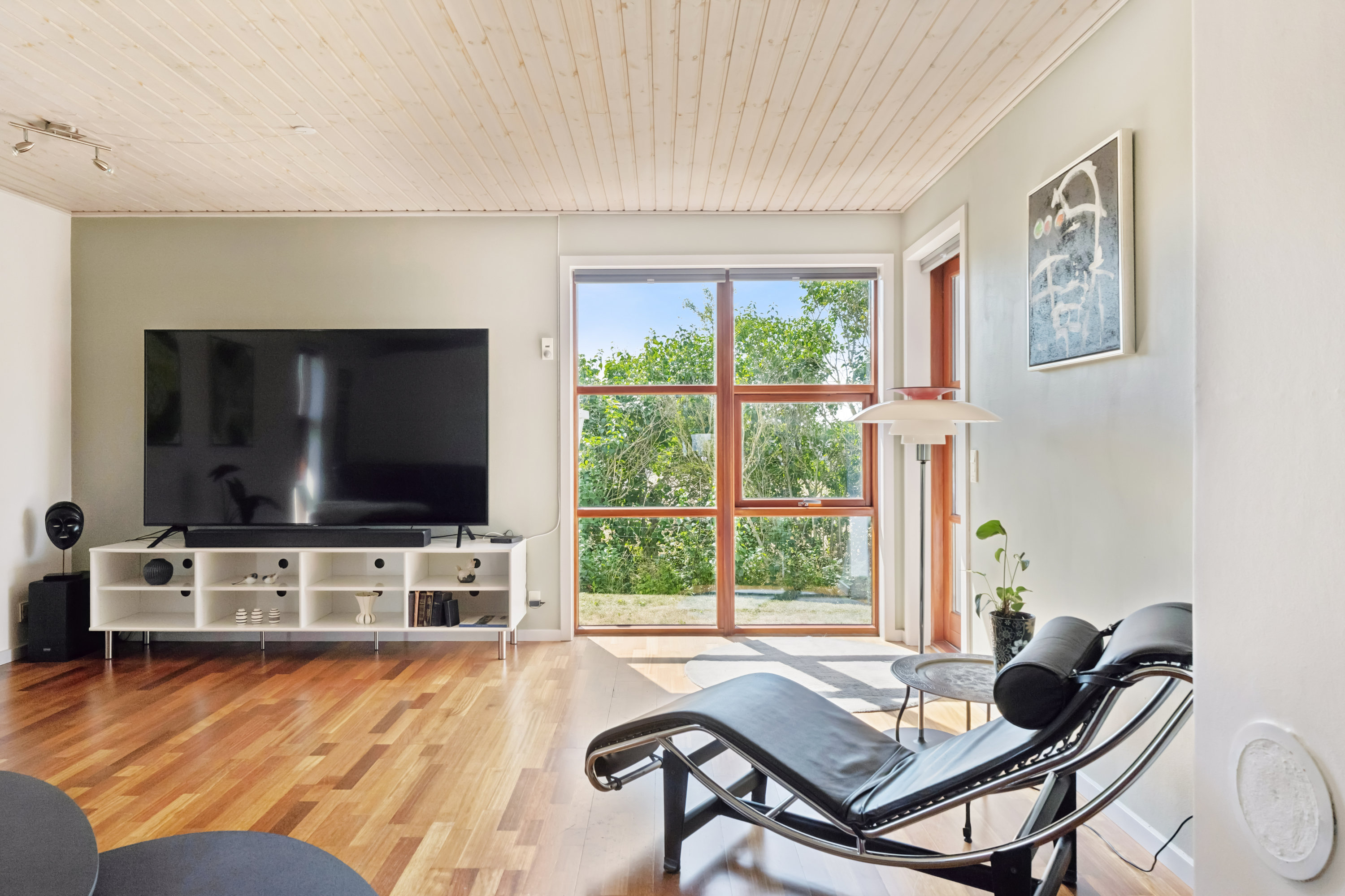 Fremhævet stue billede i fuldskærmstilstand. Billede af Skovbrynet 31, Pindstrup, 8550 Ryomgård