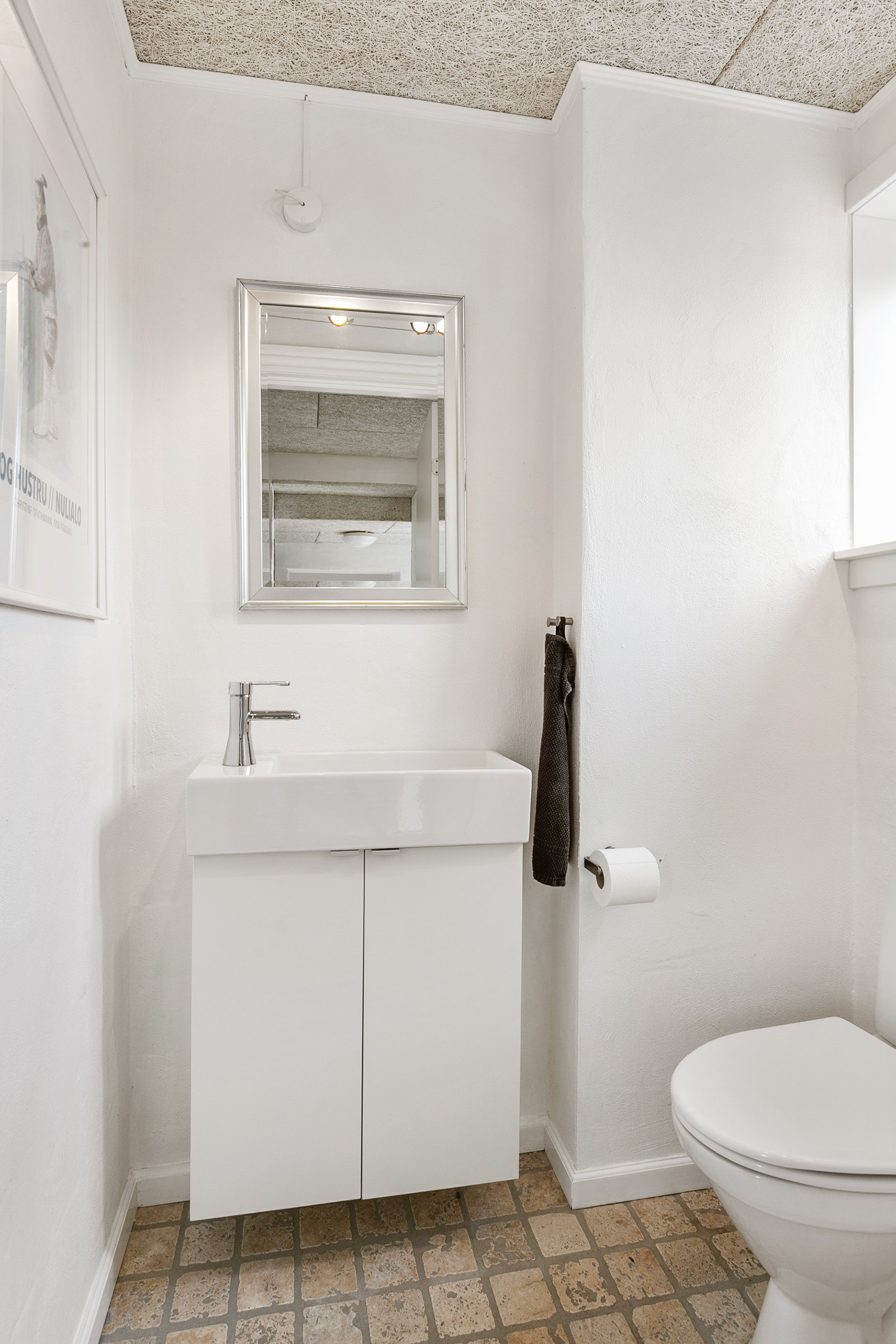 Fremhævet toilet billede i fuldskærmstilstand. Billede af Limfjordsgade 57, Gjøl, 9440 Aabybro