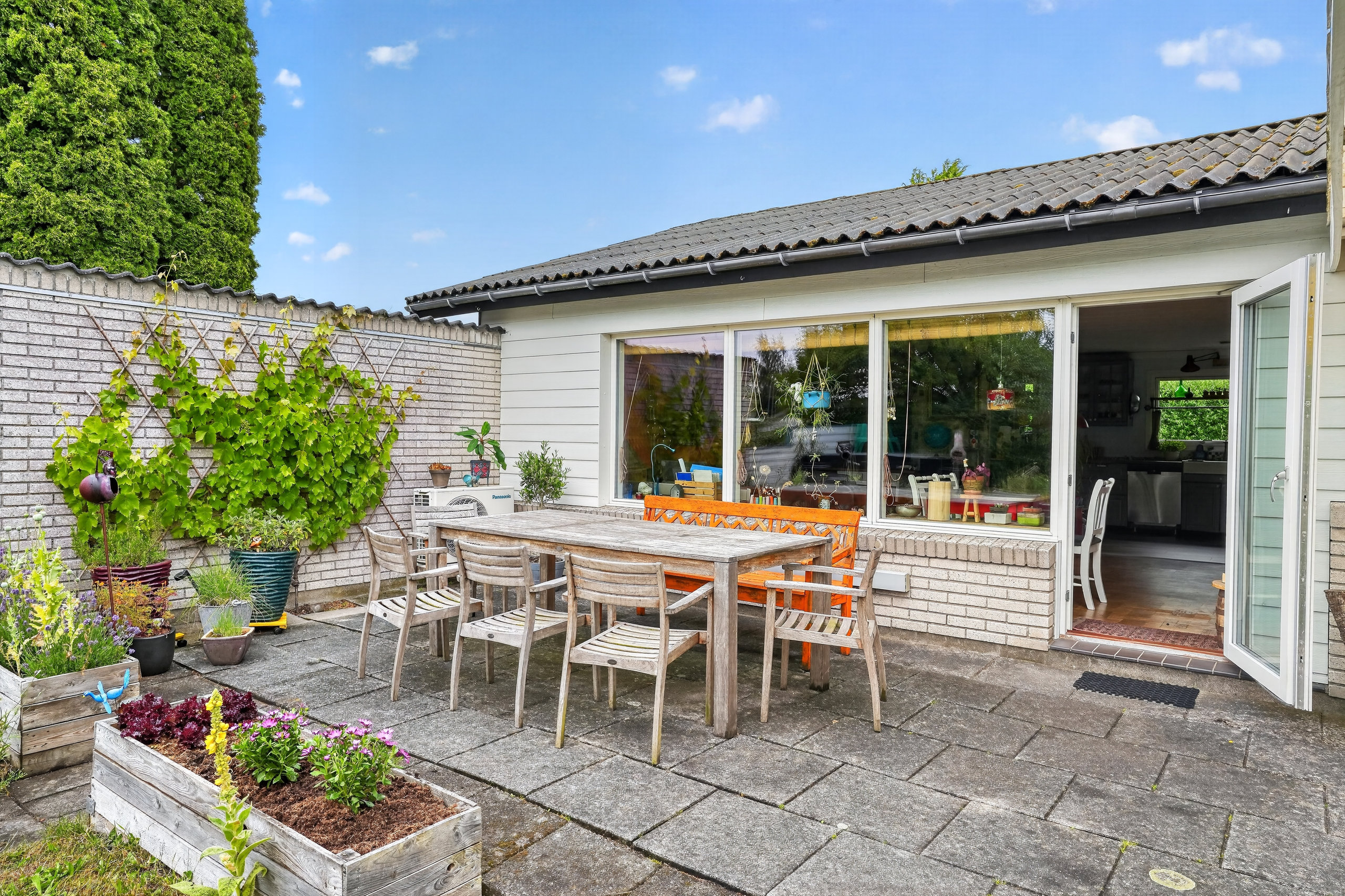 Fremhævet terrasse billede i fuldskærmstilstand. Billede af Irisvænget 3, Vester Såby, 4330 Hvalsø