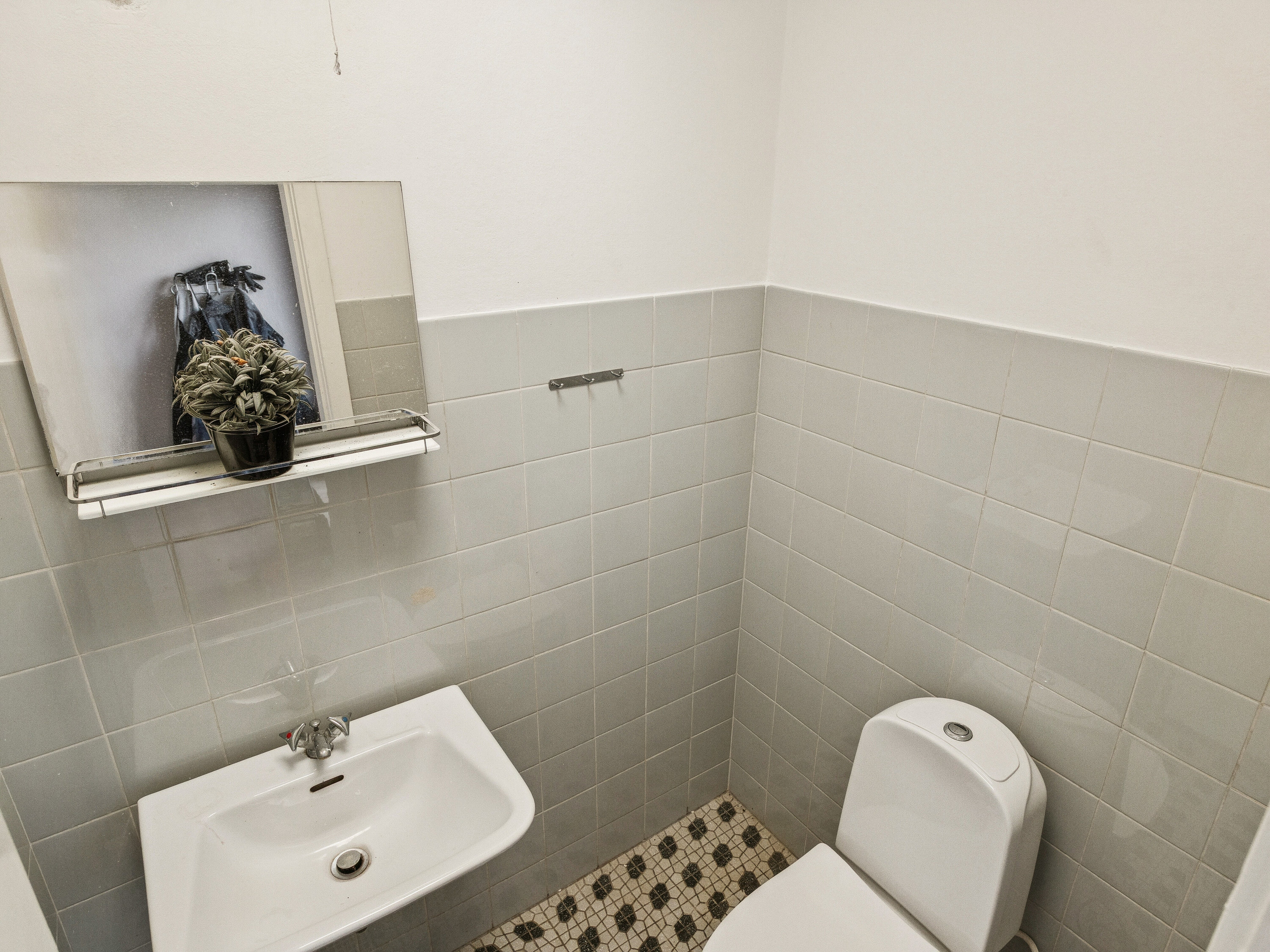 Fremhævet toilet billede i fuldskærmstilstand. Billede af Kristiansandsvej 24, 9800 Hjørring
