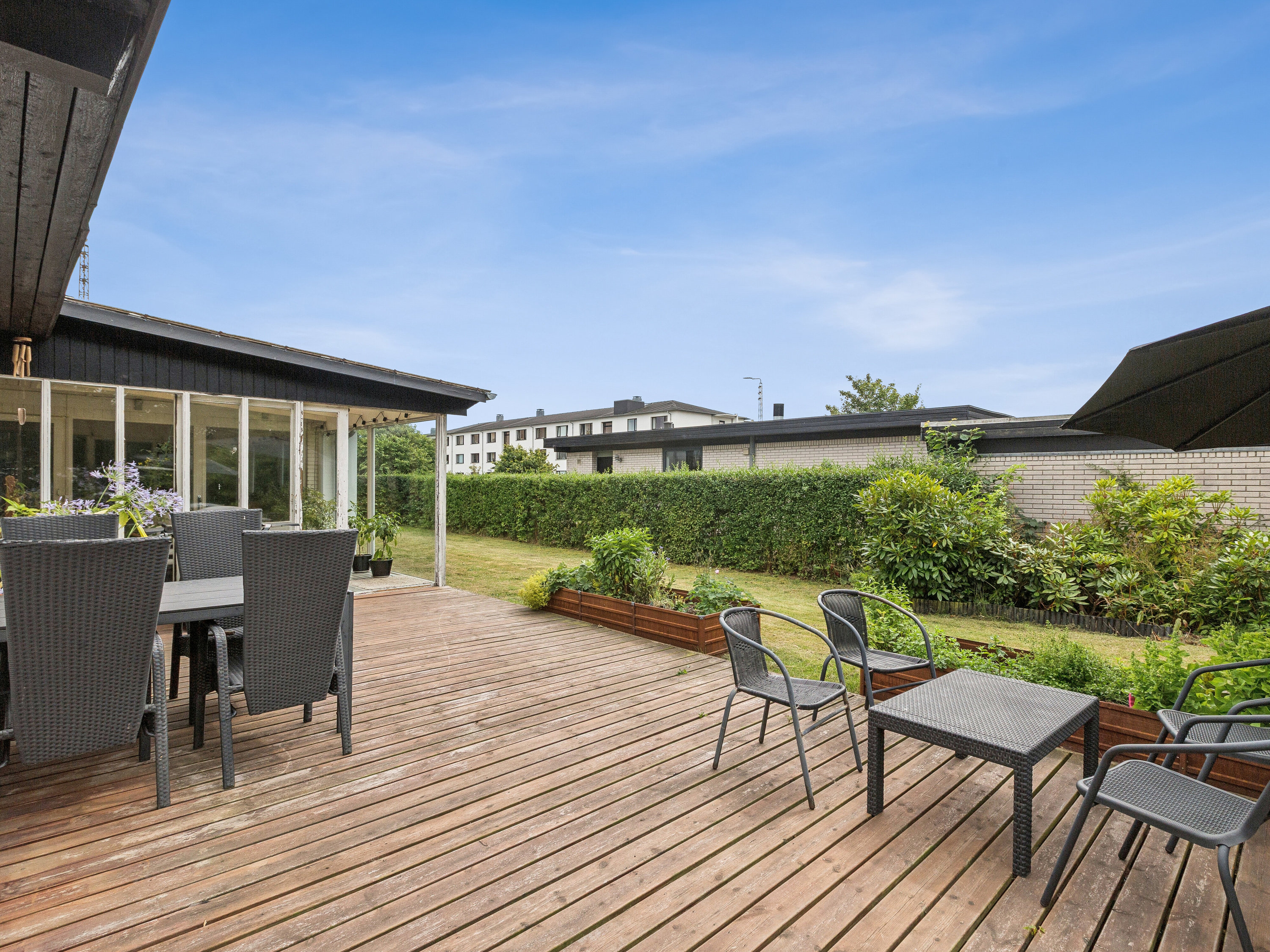 Fremhævet terrasse billede i fuldskærmstilstand. Billede af Kristiansandsvej 24, 9800 Hjørring