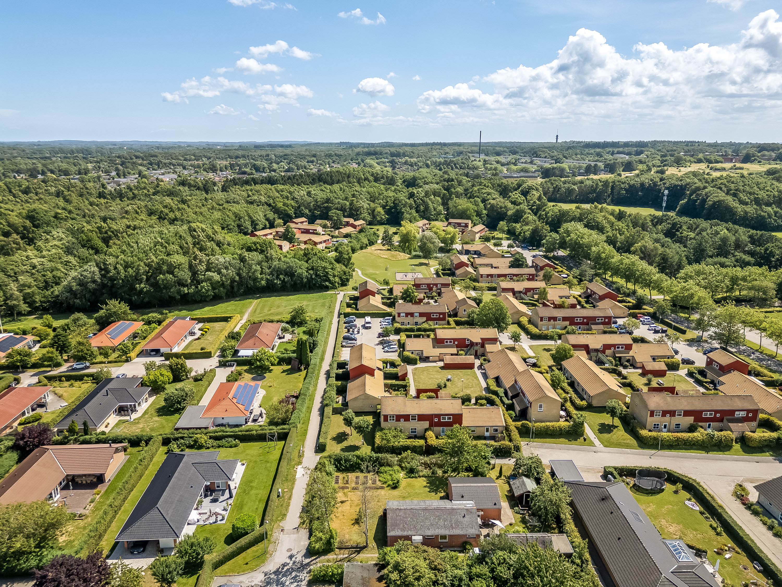 Fremhævet luftfoto billede i fuldskærmstilstand. Billede af Birkehaven 124, 3400 Hillerød