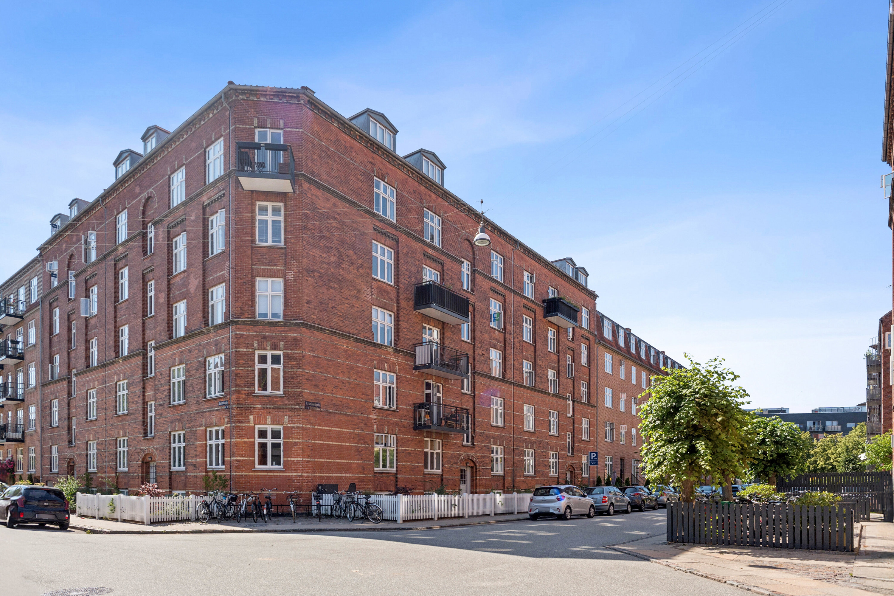 Fremhævet set fra vejen billede i fuldskærmstilstand. Billede af Lysefjordsgade 1, 3. th., 2300 København S