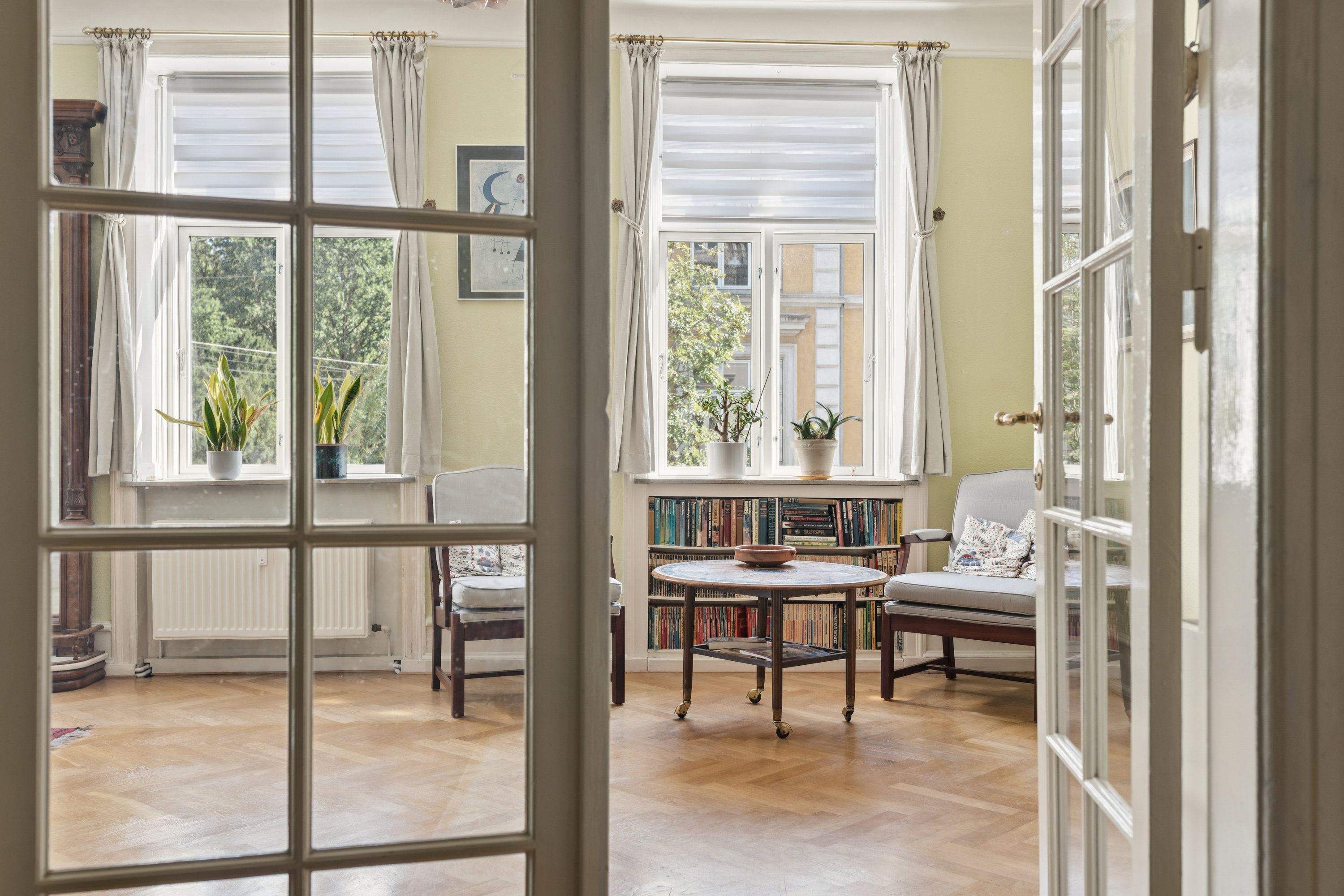 Fremhævet stue billede i fuldskærmstilstand. Billede af Mathildevej 2, 1. th., 2000 Frederiksberg