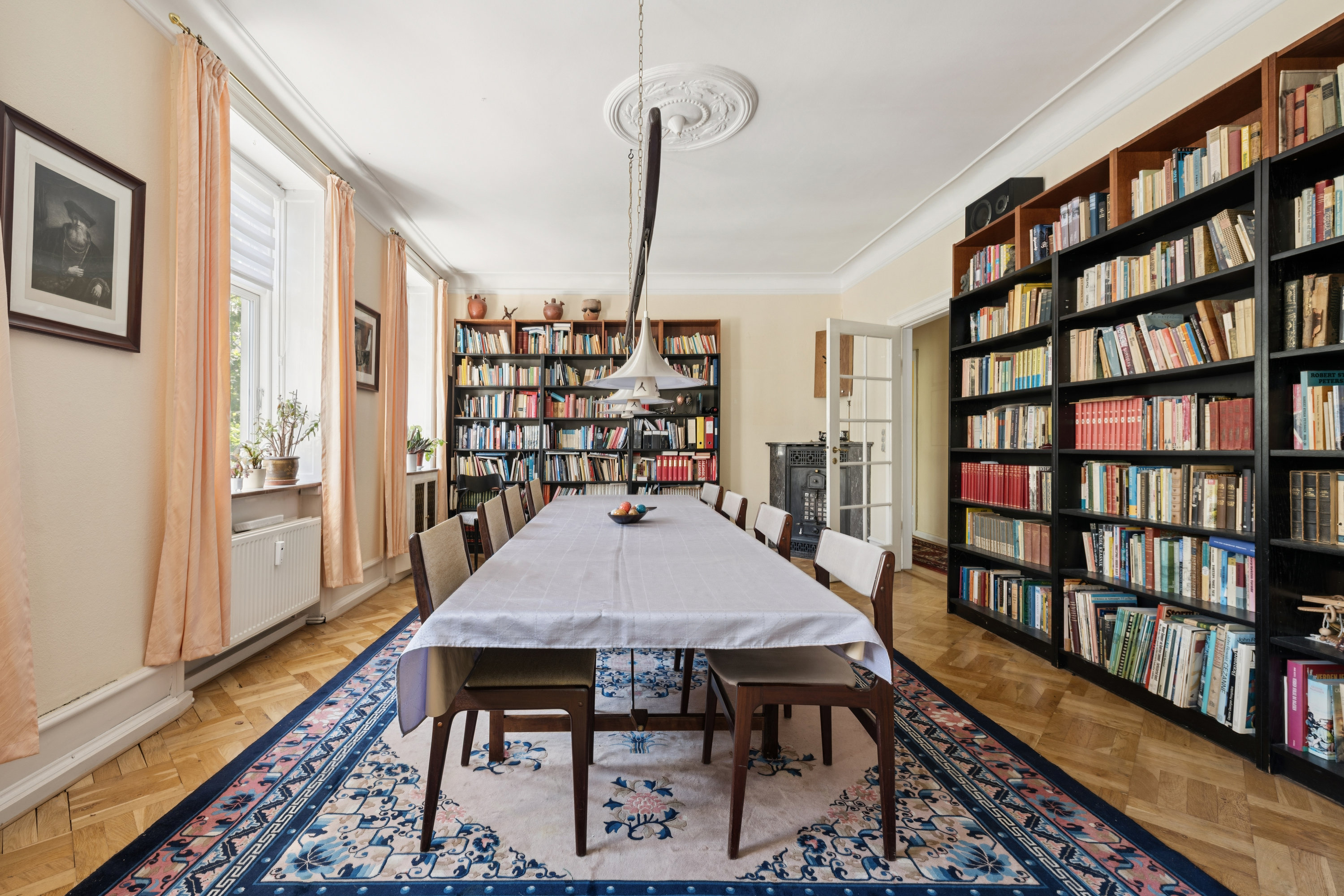 Fremhævet stue billede i fuldskærmstilstand. Billede af Mathildevej 2, 1. th., 2000 Frederiksberg