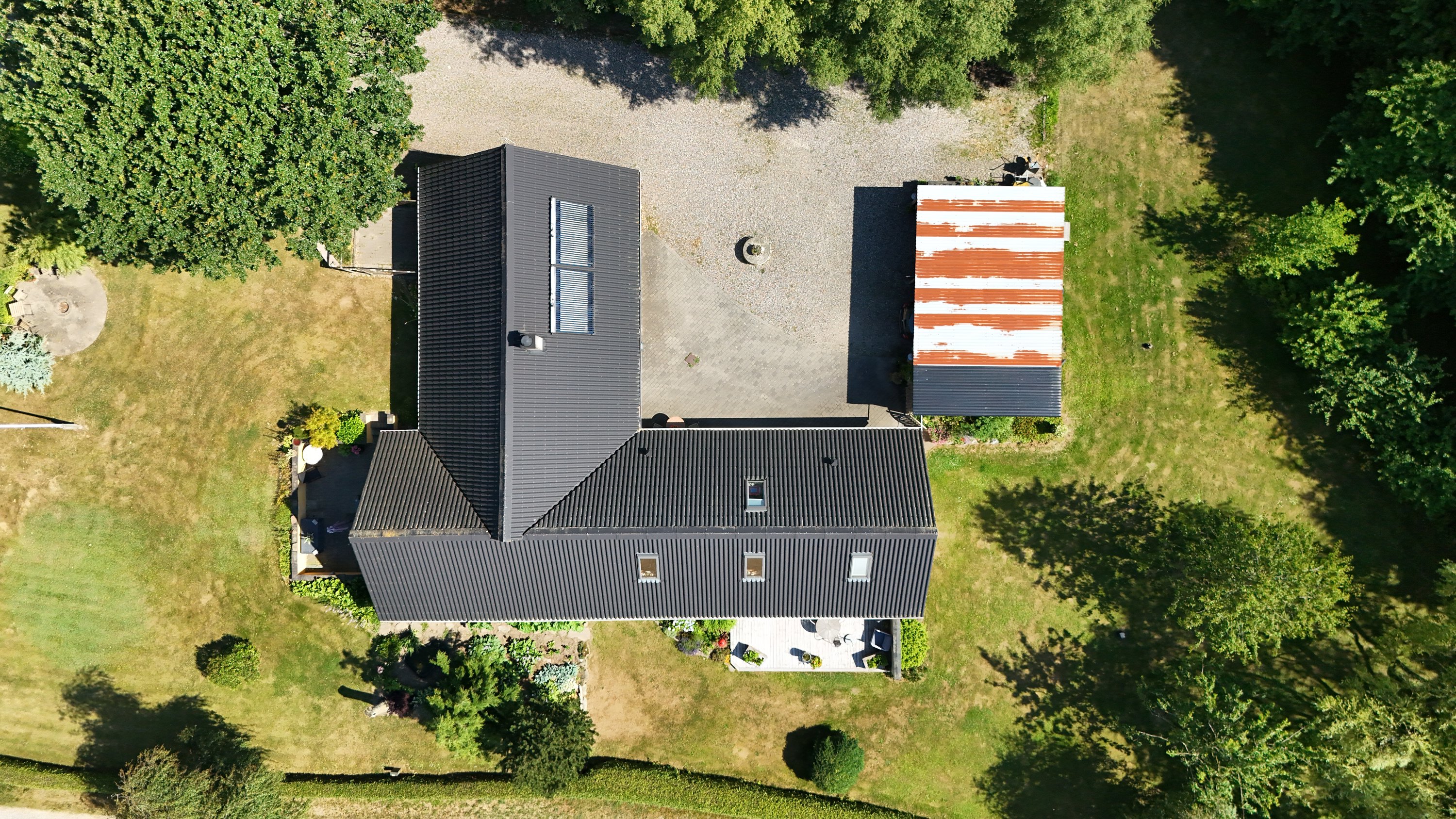 Fremhævet drone billede i fuldskærmstilstand. Billede af Enshøjvej 7, Fyrkilde, 9610 Nørager