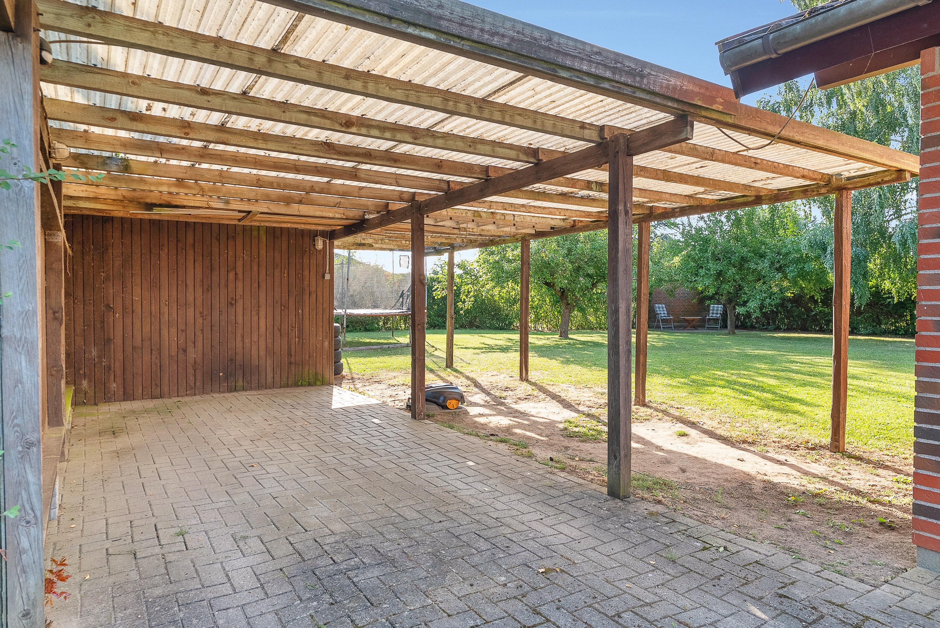 Fremhævet carport billede i fuldskærmstilstand. Billede af Ærtebjerggårdvej 33, Kirkendrup, 5270 Odense N