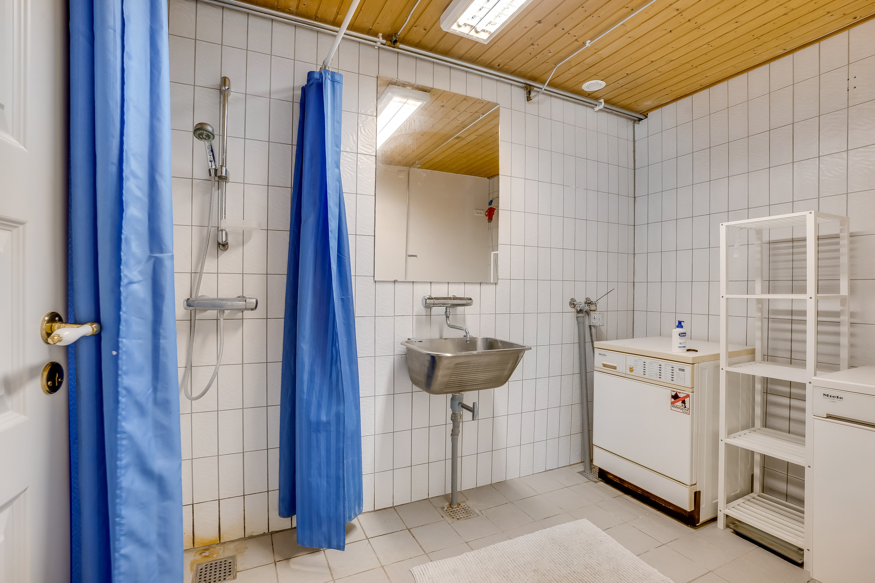 Fremhævet badeværelse billede i fuldskærmstilstand. Billede af Snedkervej 5, 4970 Rødby
