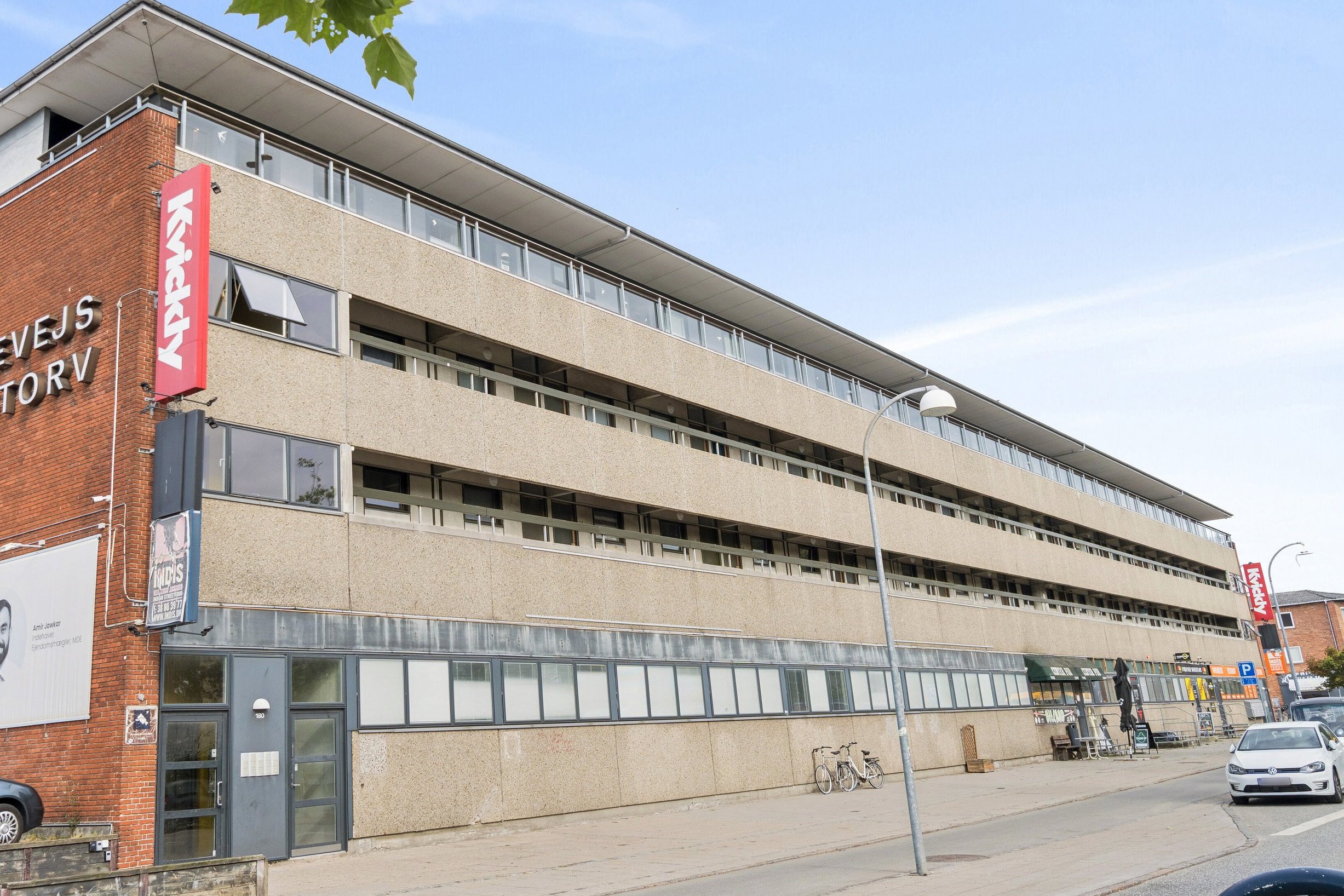 Fremhævet facade billede i fuldskærmstilstand. Billede af Hvidovrevej 180, 1. 120., 2650 Hvidovre