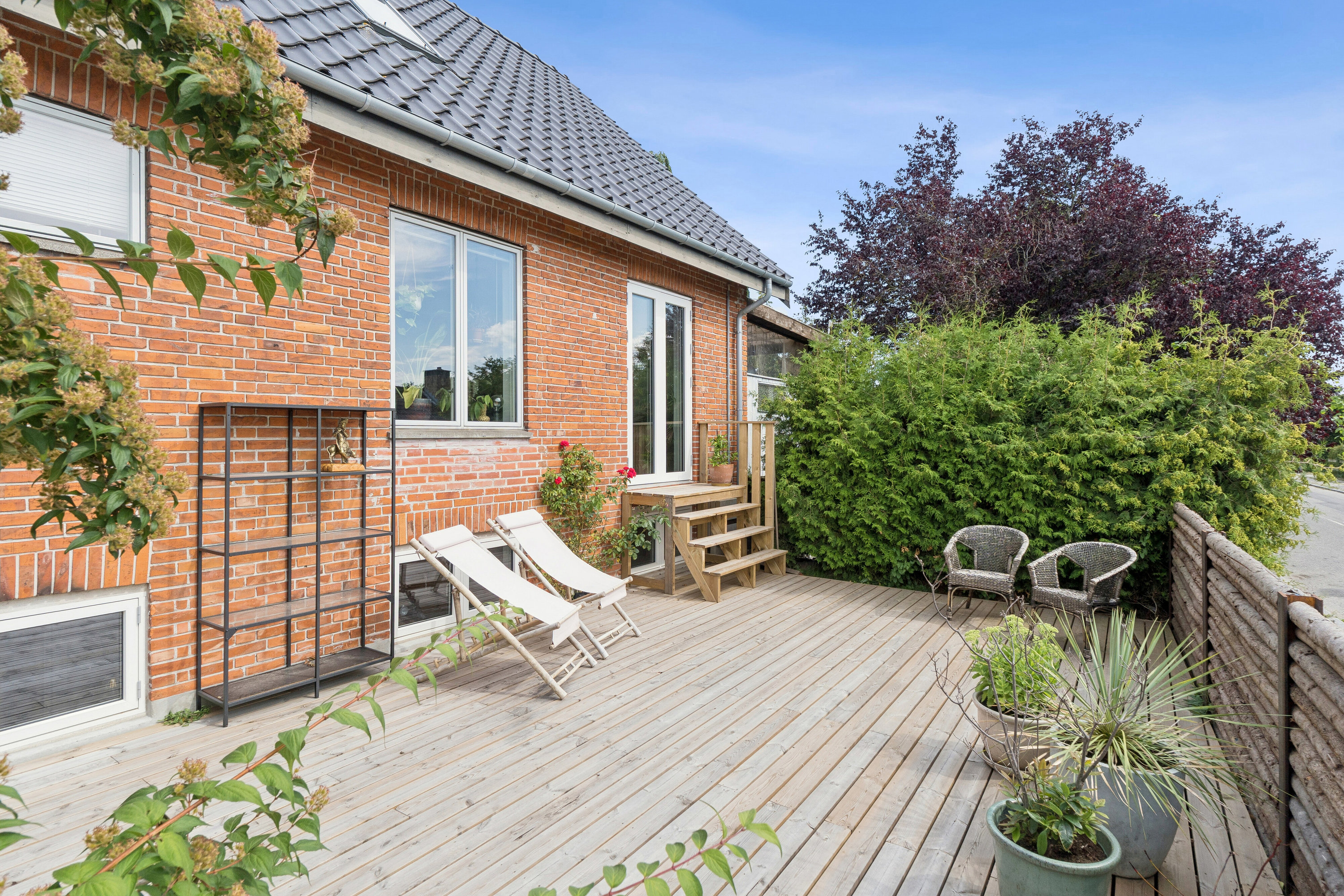 Fremhævet terrasse billede i fuldskærmstilstand. Billede af M Bechs Alle 15, 2650 Hvidovre