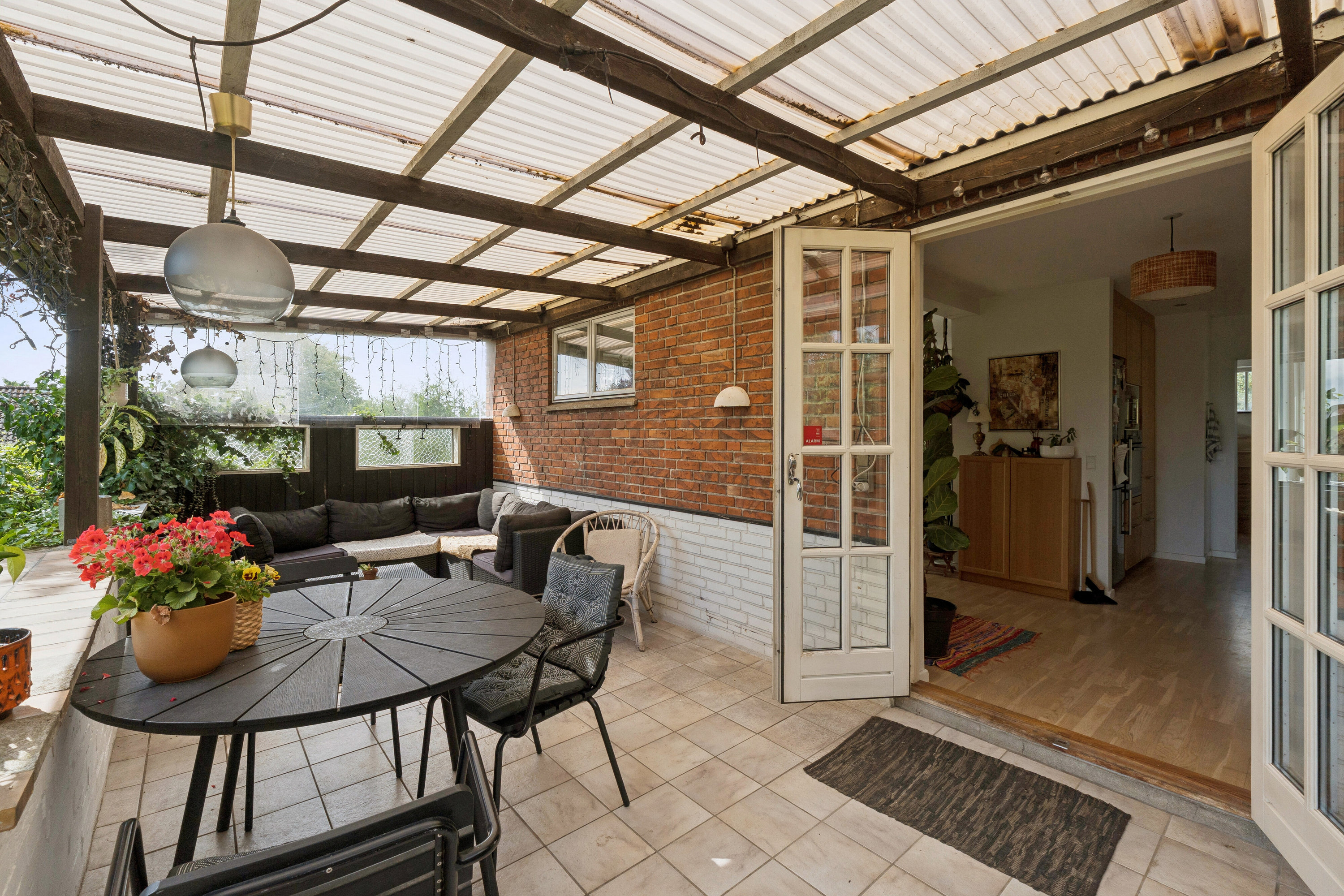 Fremhævet overdækket terrasse billede i fuldskærmstilstand. Billede af M Bechs Alle 15, 2650 Hvidovre