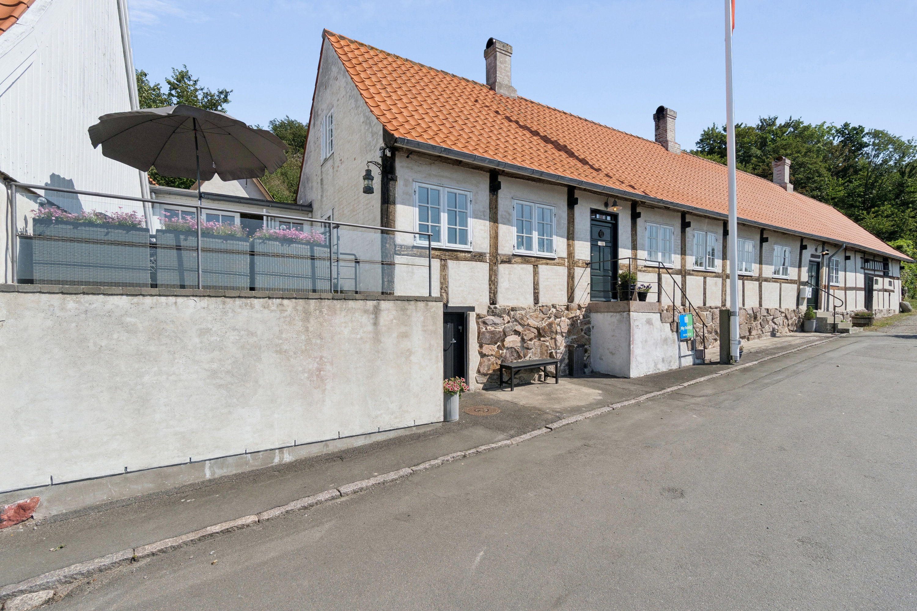 Fremhævet set fra vejen billede i fuldskærmstilstand. Billede af Vang 101, Vang, 3790 Hasle