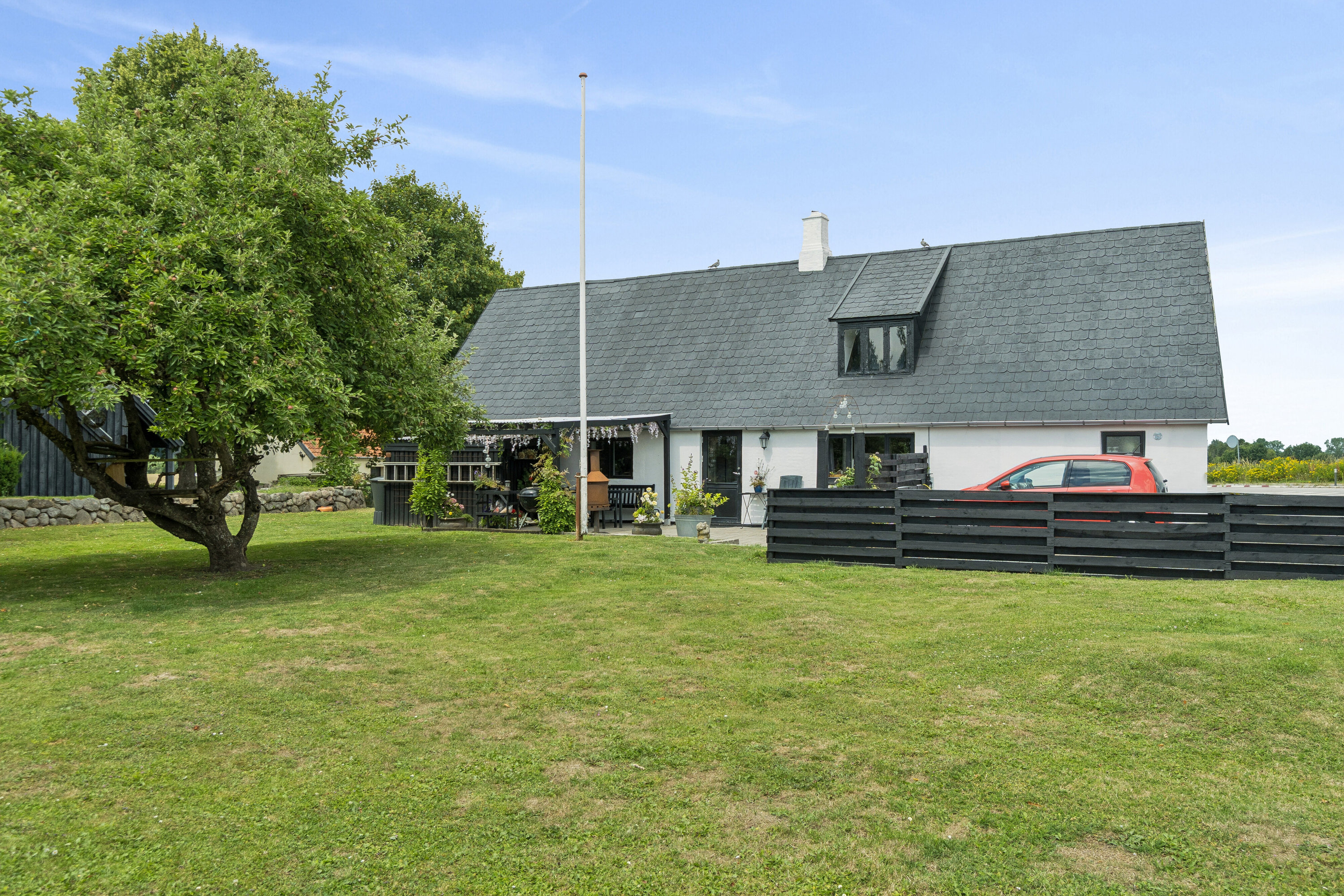 Fremhævet set fra haven billede i fuldskærmstilstand. Billede af Skelbyvej 55, Skelby, 4160 Herlufmagle