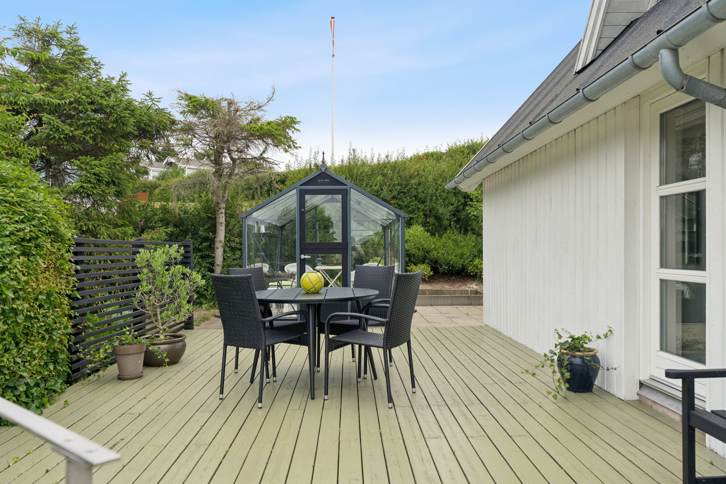 Fremhævet terrasse billede i fuldskærmstilstand. Billede af Højbovej 26, Egsmark Strand, 8400 Ebeltoft