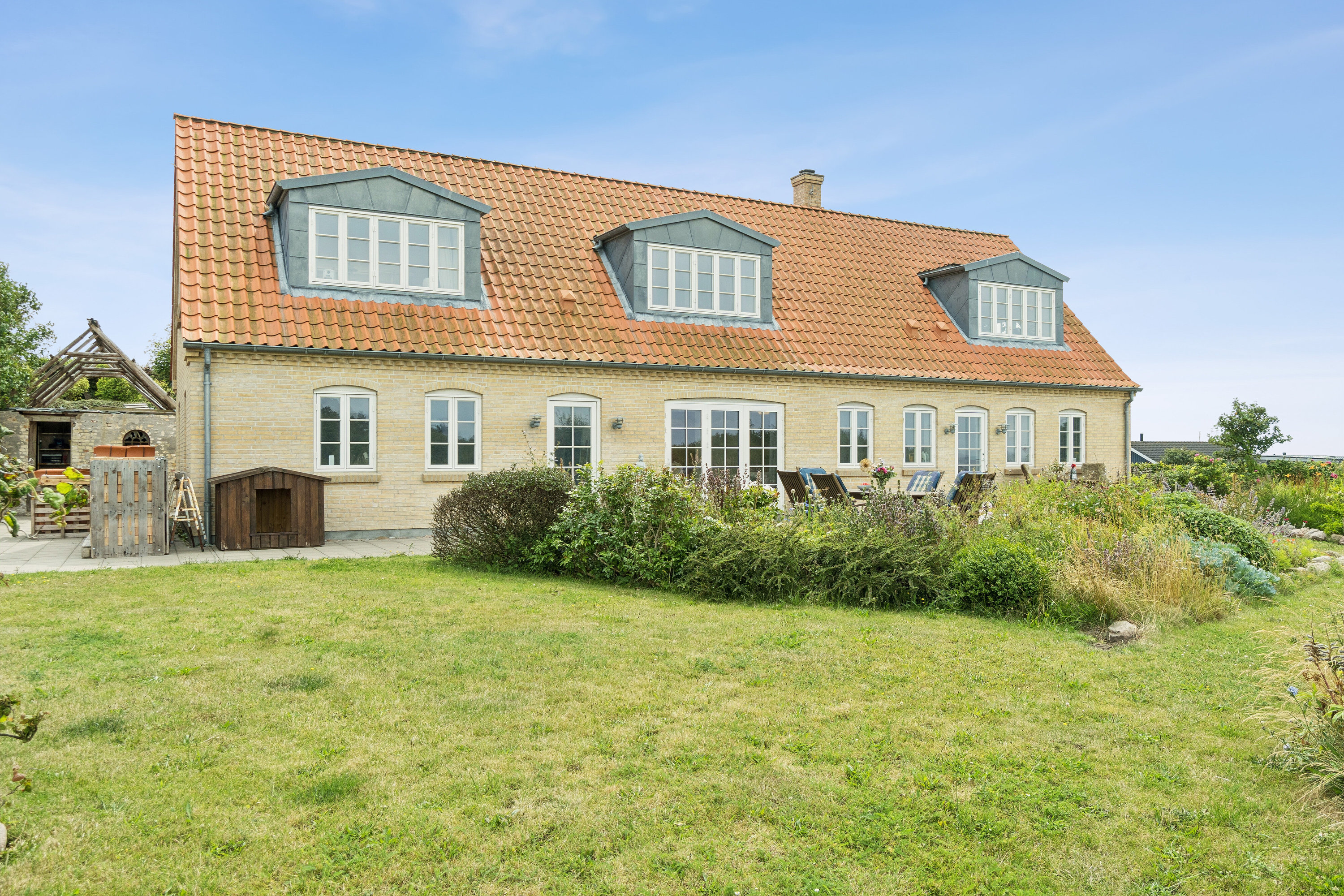 Fremhævet set fra haven billede i fuldskærmstilstand. Billede af Støvlebækvej 18, 4200 Slagelse