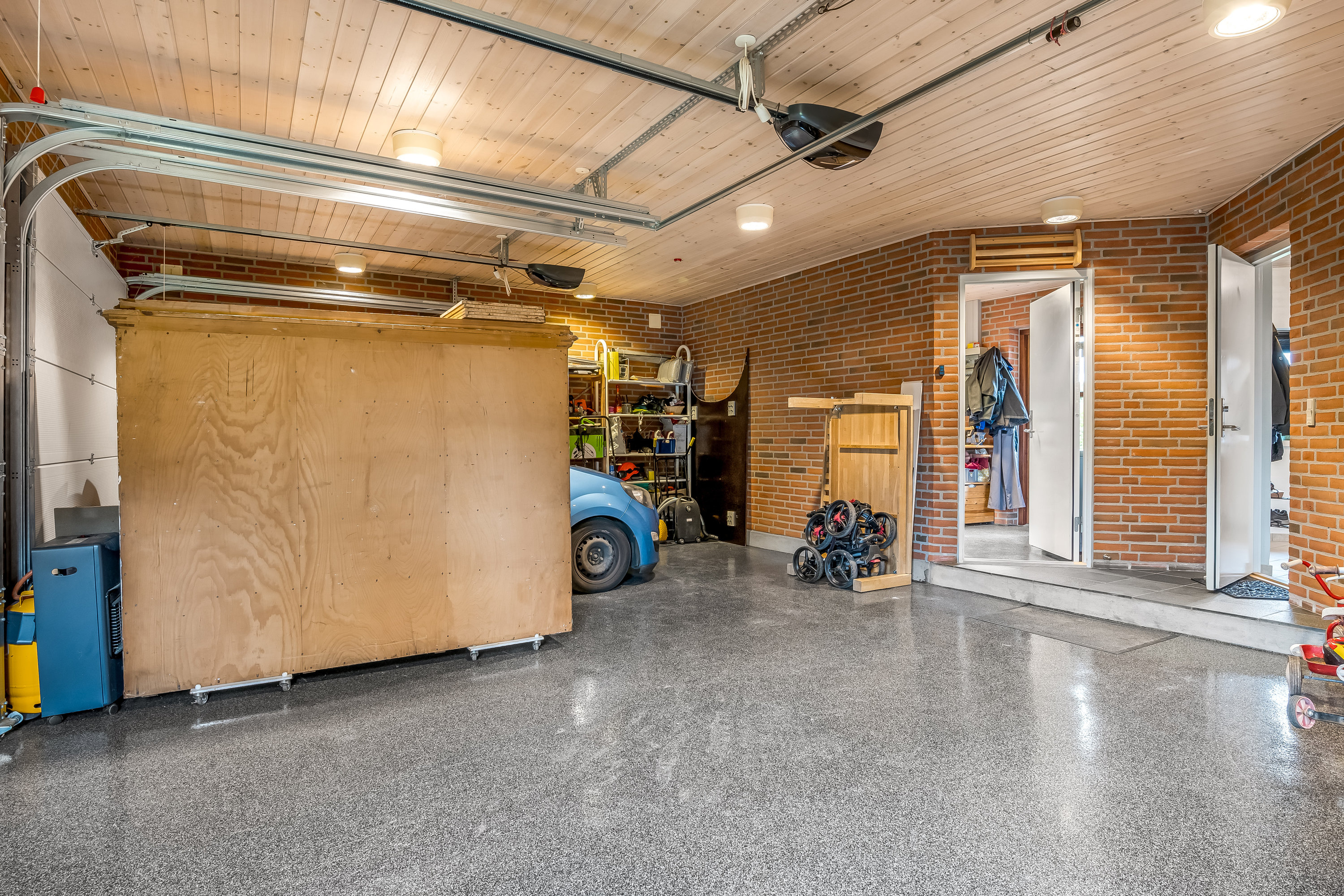 Fremhævet garage billede i fuldskærmstilstand. Billede af Hyldehaven 34, 6800 Varde