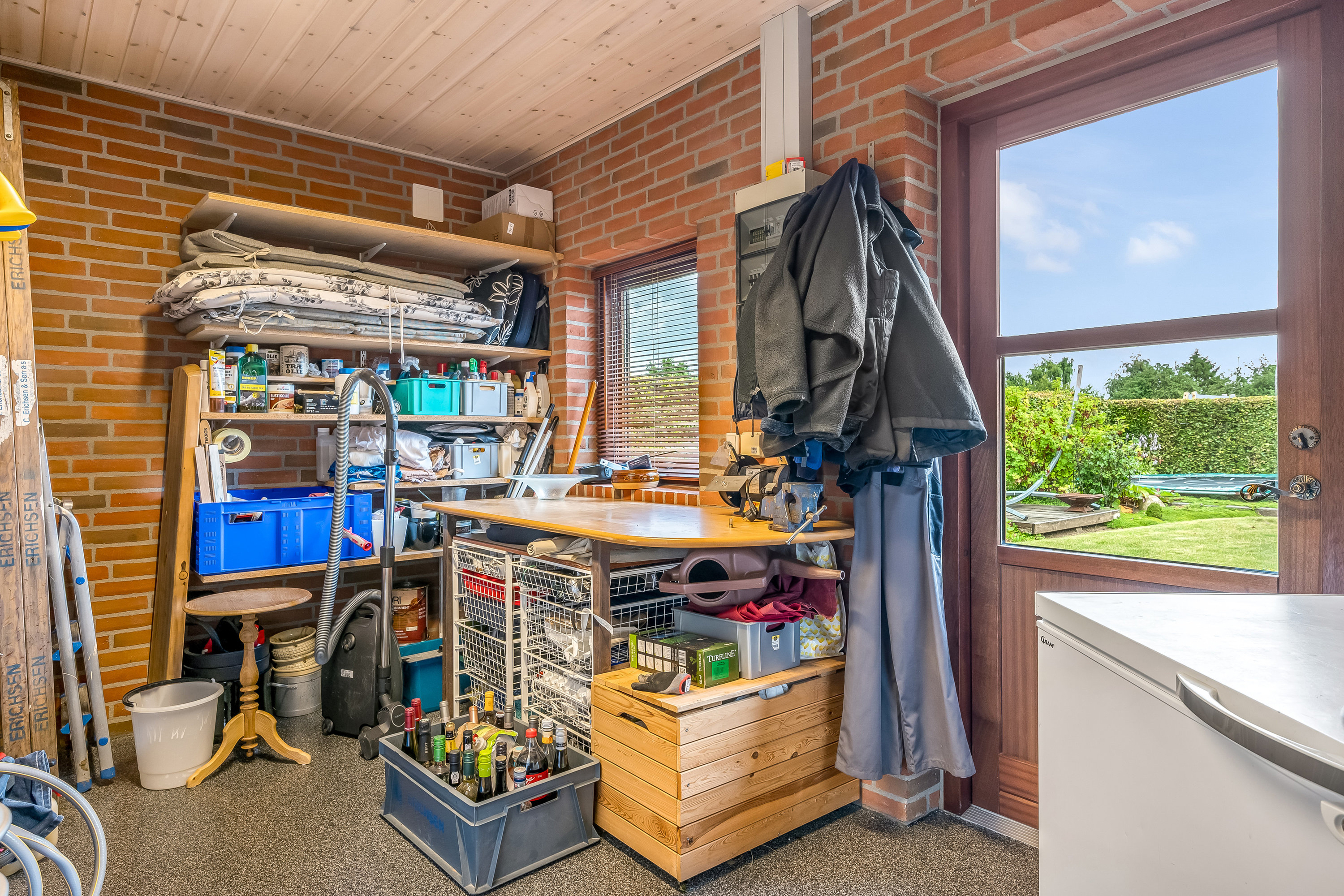 Fremhævet garage billede i fuldskærmstilstand. Billede af Hyldehaven 34, 6800 Varde