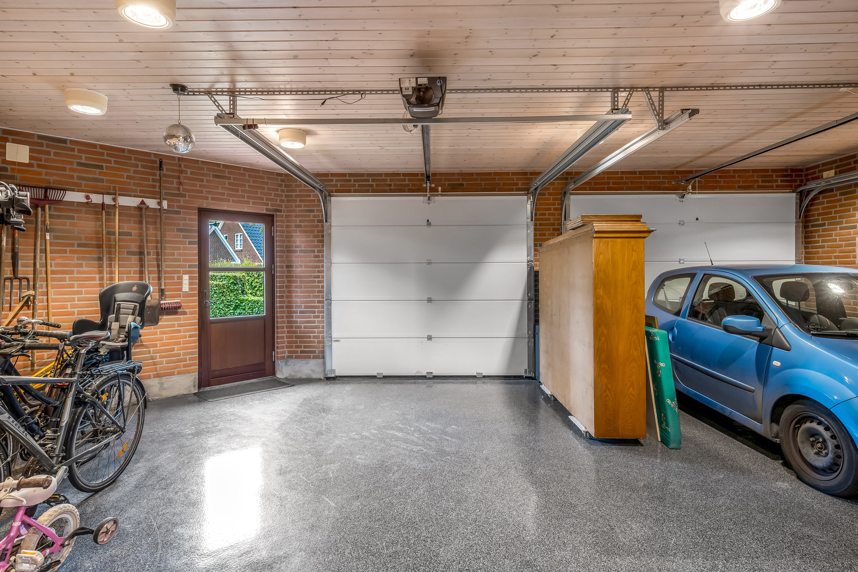 Fremhævet garage billede i fuldskærmstilstand. Billede af Hyldehaven 34, 6800 Varde