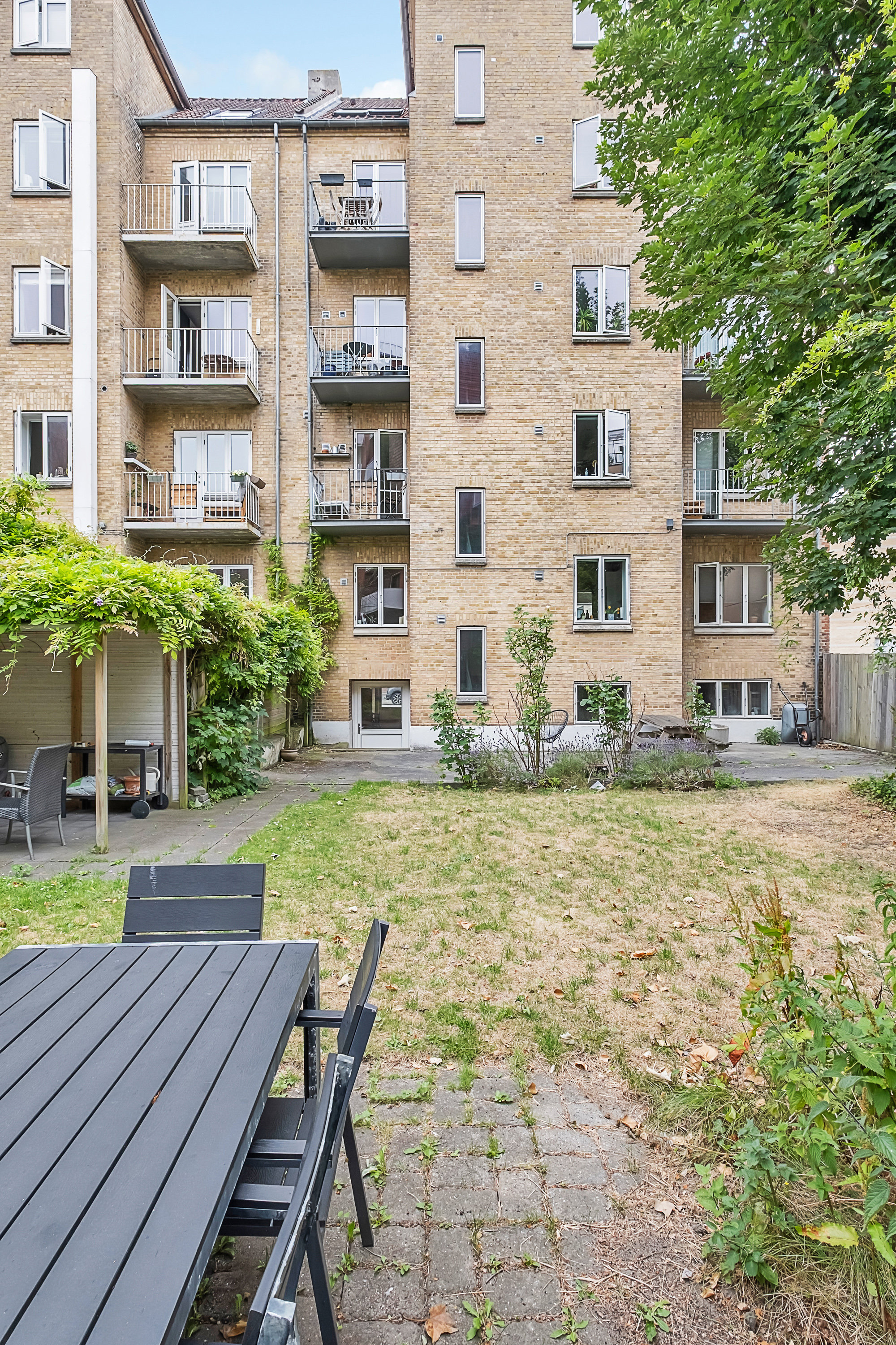 Fremhævet gårdmiljø billede i fuldskærmstilstand. Billede af Eckersbergsgade 19, st. th., 8000 Aarhus C