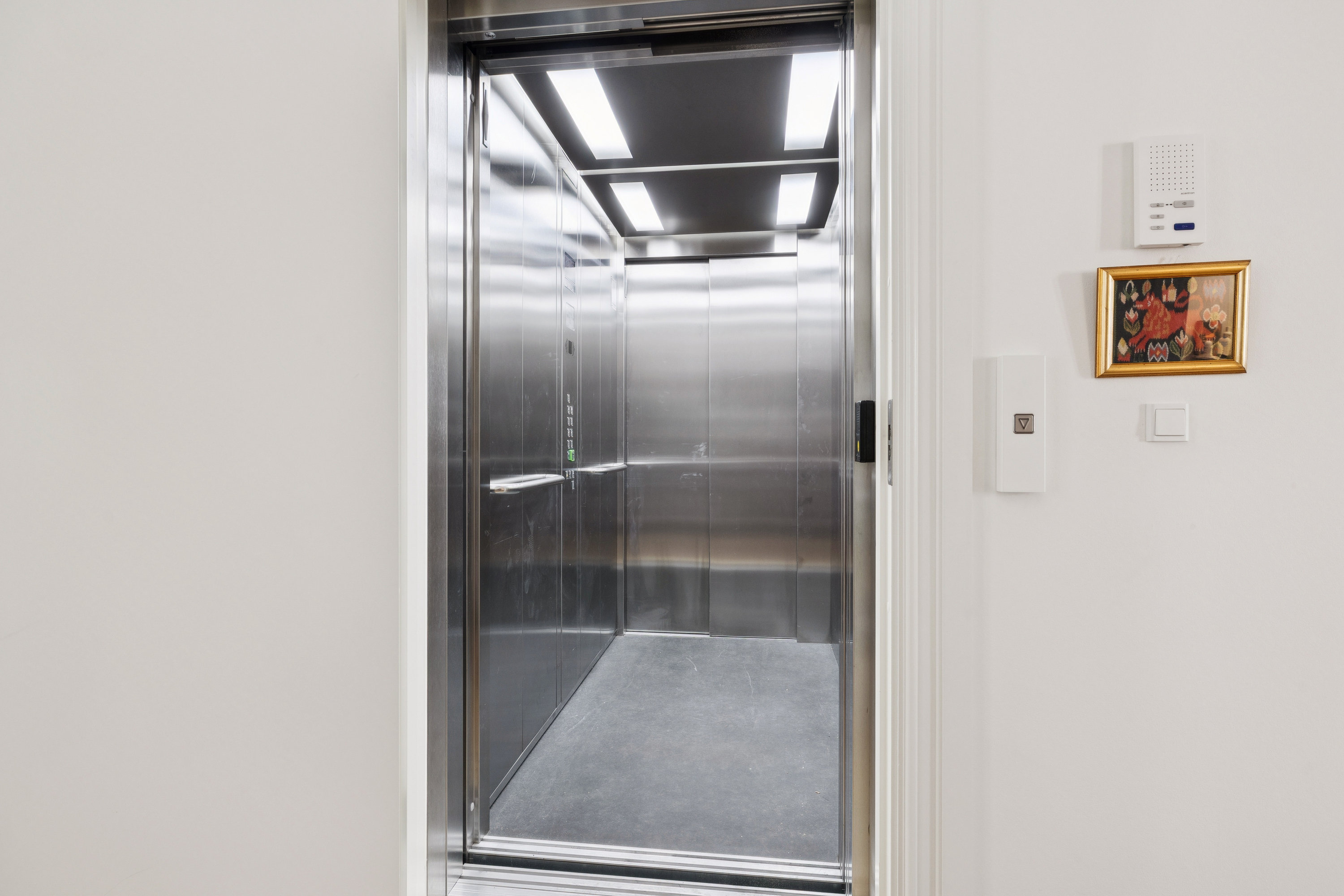 Fremhævet elevator billede i fuldskærmstilstand. Billede af Lille Nyhavn 16, 3. tv., 8660 Skanderborg