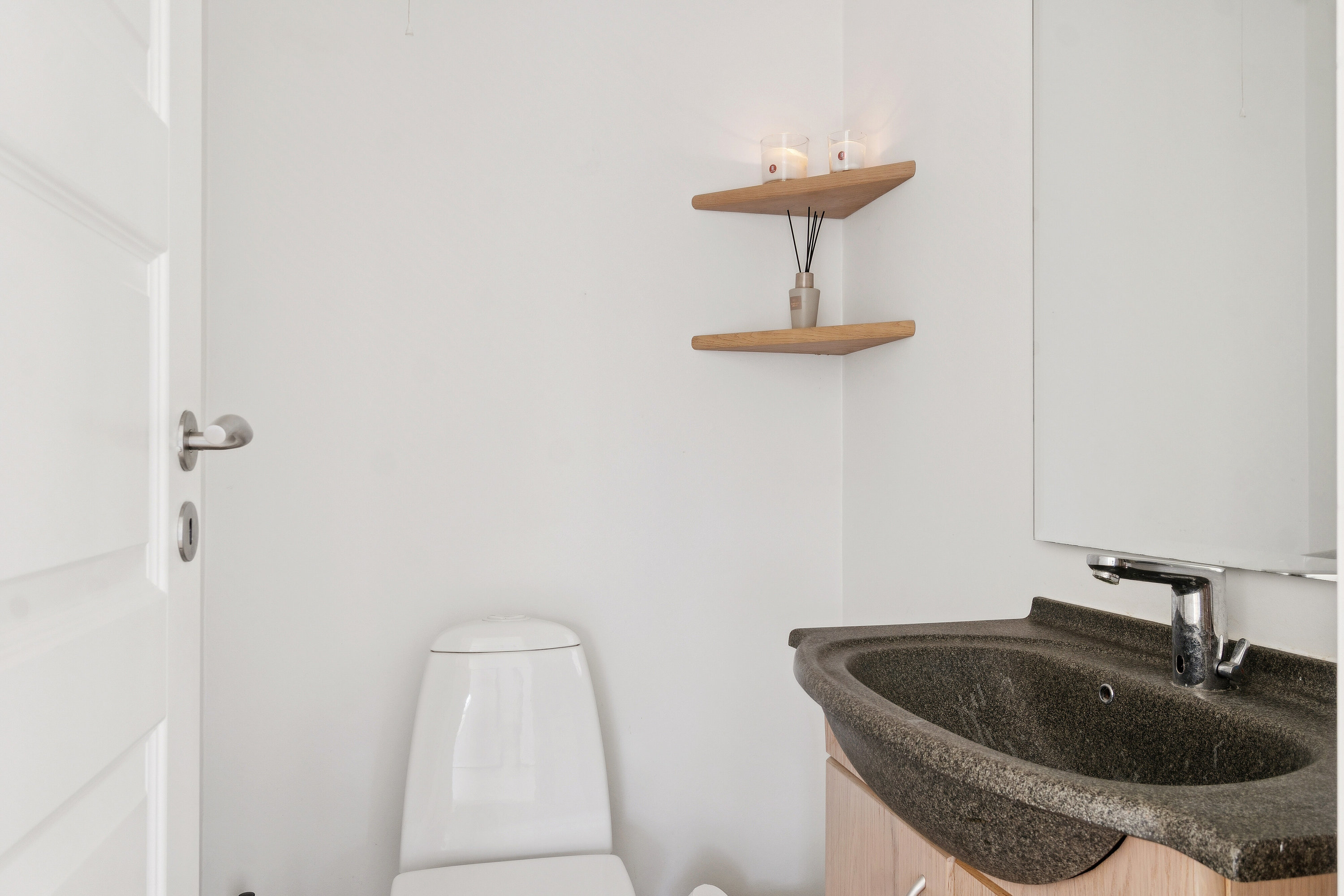Fremhævet toilet billede i fuldskærmstilstand. Billede af Kirsebærvej 8, 4200 Slagelse