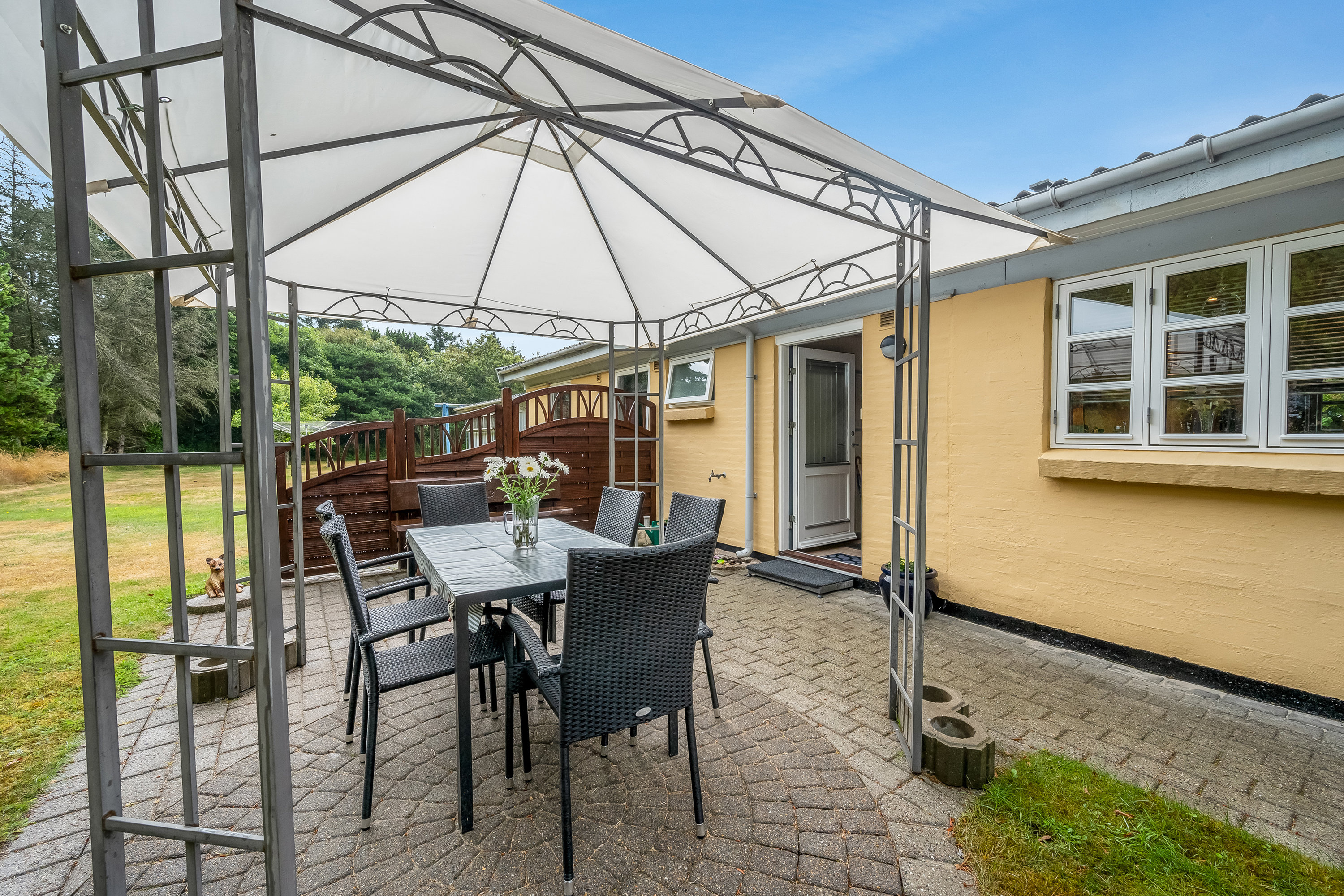 Fremhævet overdækket terrasse billede i fuldskærmstilstand. Billede af Klevevej 28, Kleve, 6950 Ringkøbing