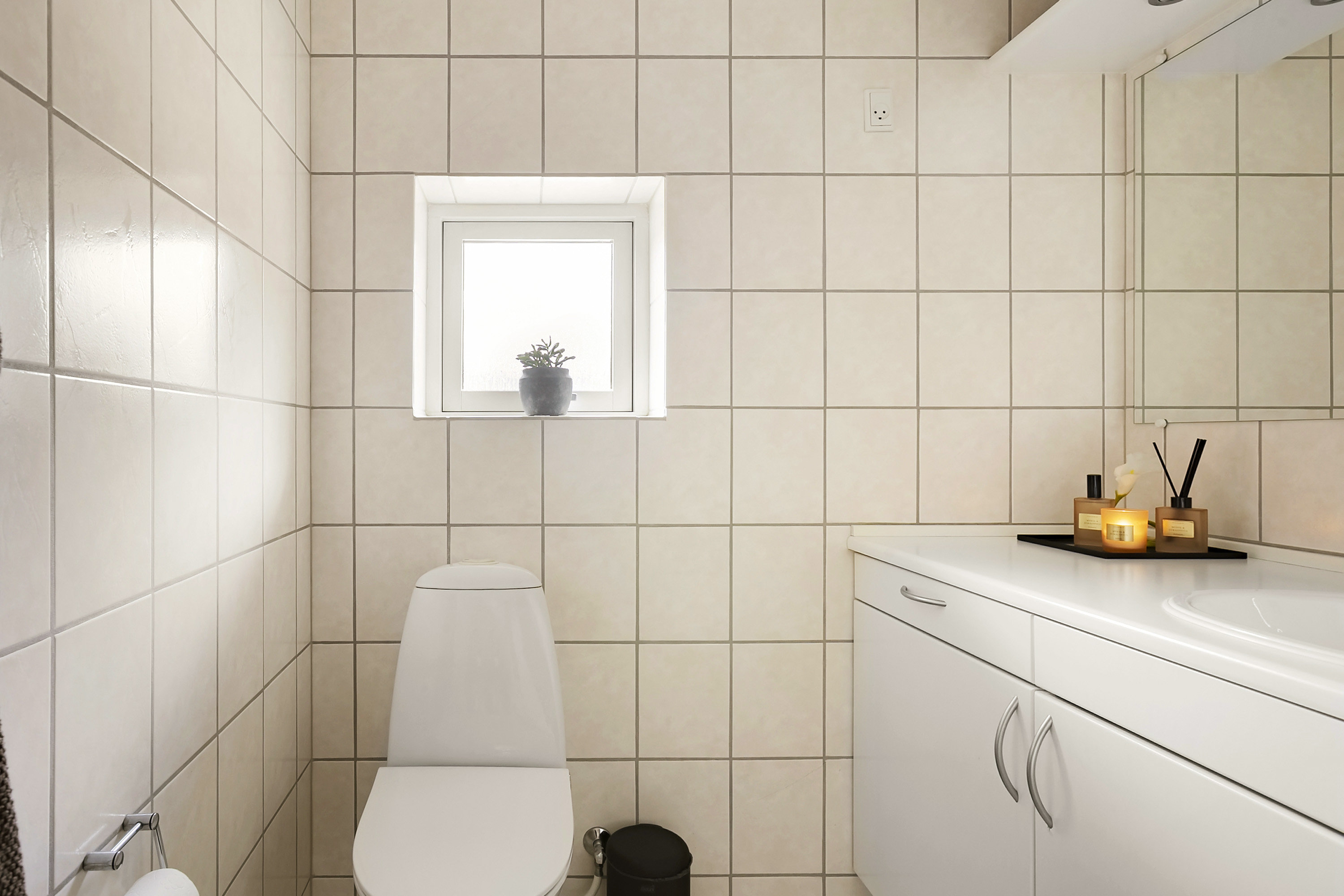 Fremhævet toilet billede i fuldskærmstilstand. Billede af Egeparken 37, 6230 Rødekro