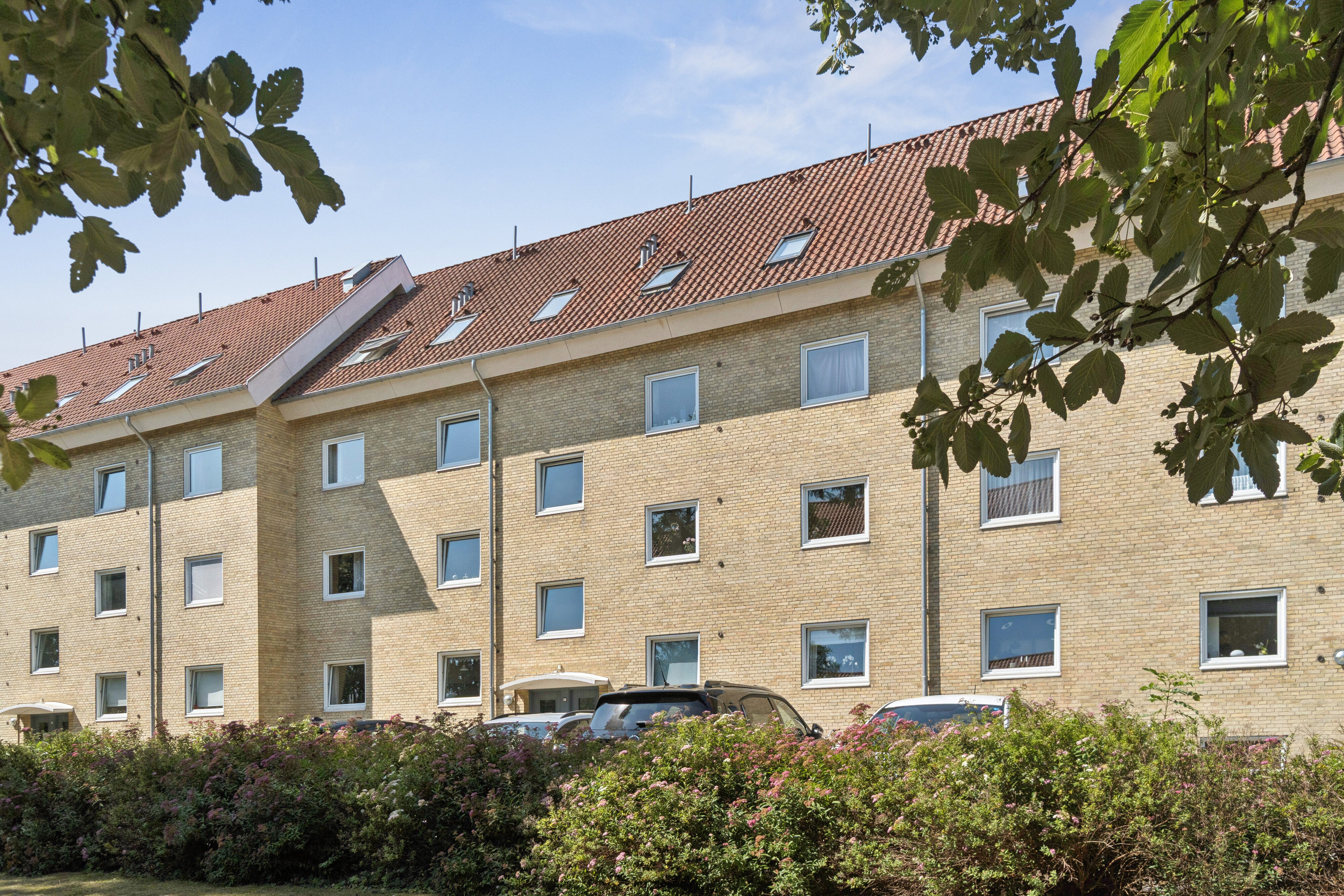 Fremhævet facade billede i fuldskærmstilstand. Billede af Kongebakken 48, 1. th., 4000 Roskilde