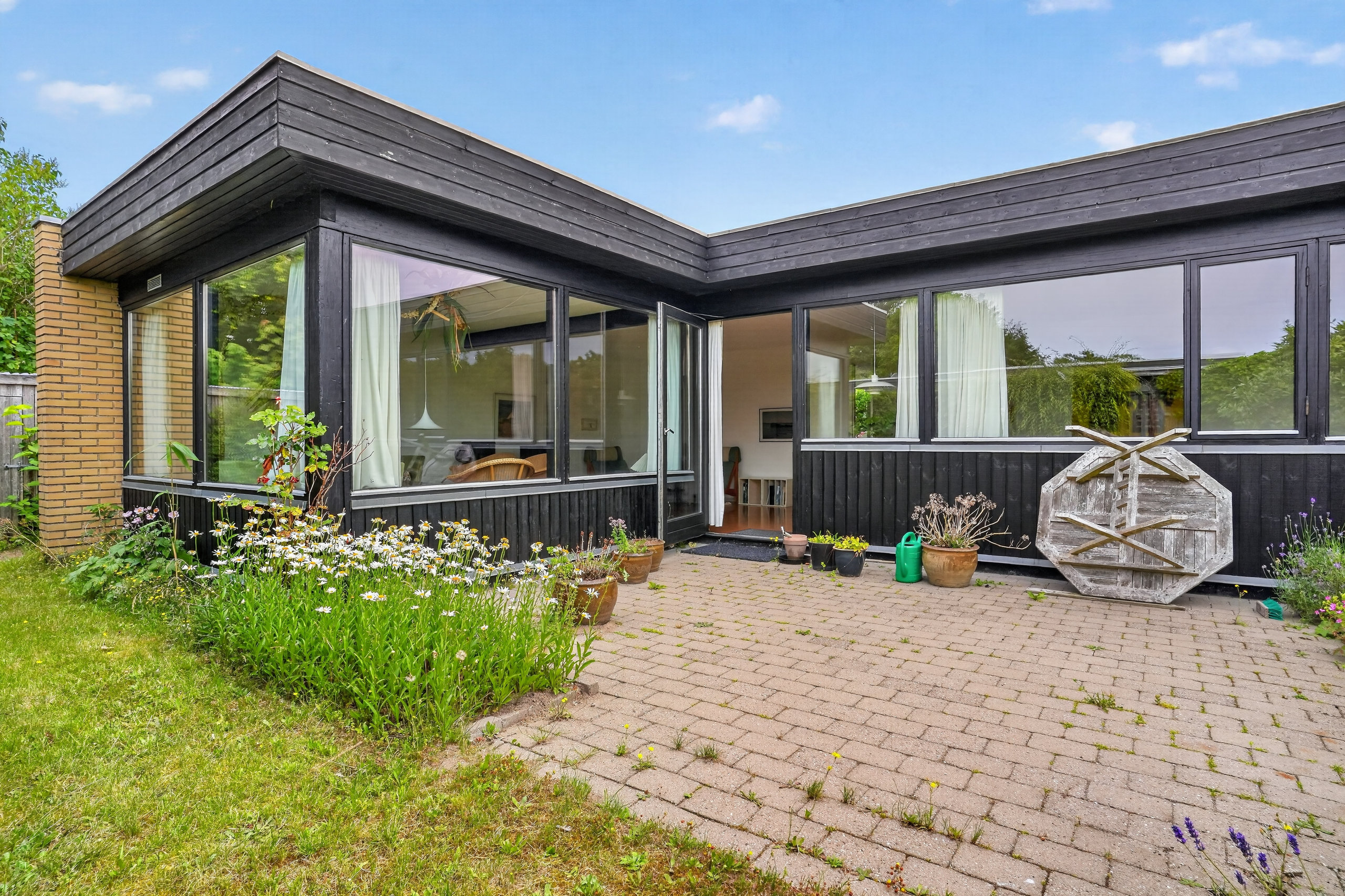 Fremhævet terrasse billede i fuldskærmstilstand. Billede af Strandhaven 4, 3060 Espergærde