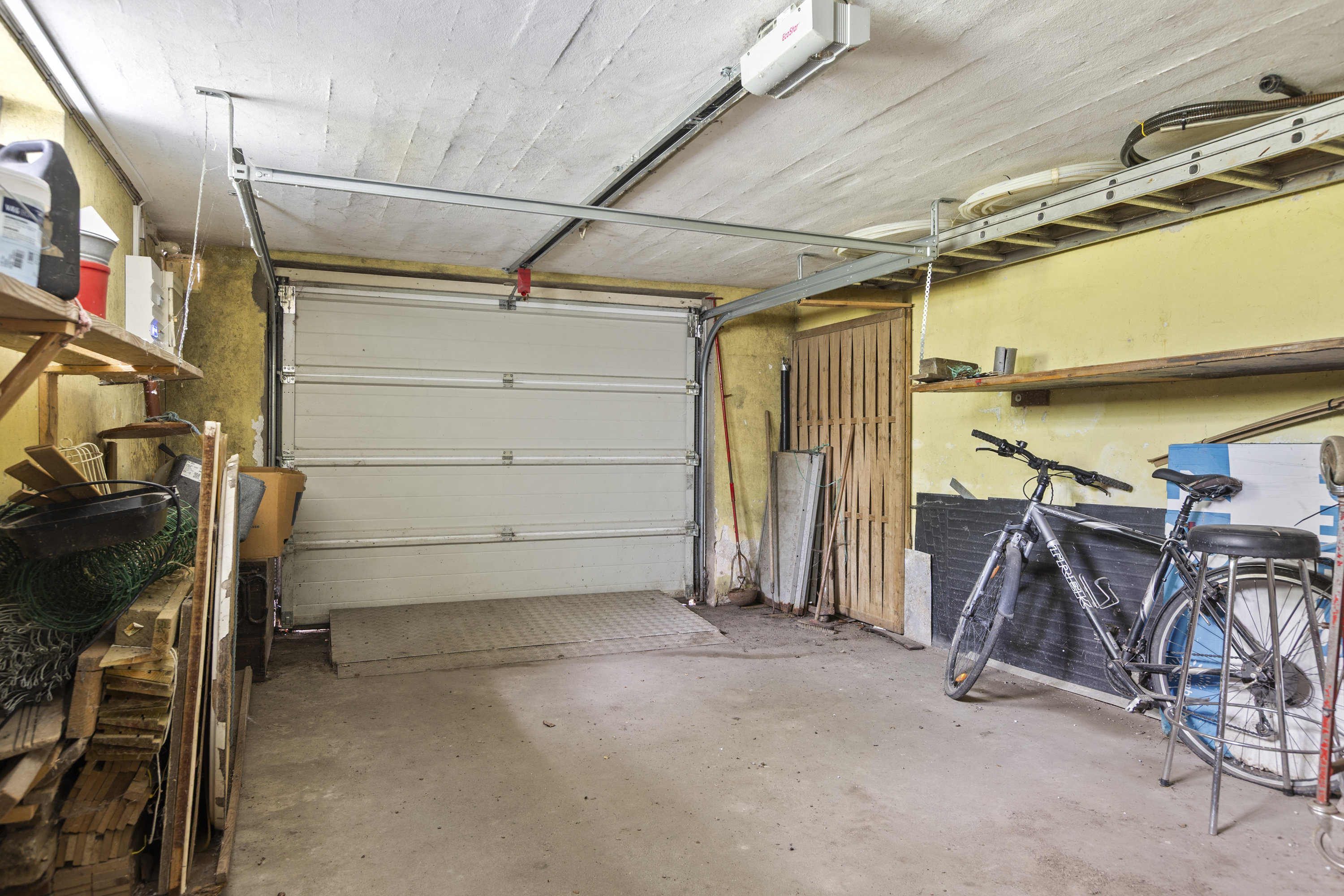 Fremhævet garage billede i fuldskærmstilstand. Billede af Sværdsholtevej 7, Vedde, 4295 Stenlille