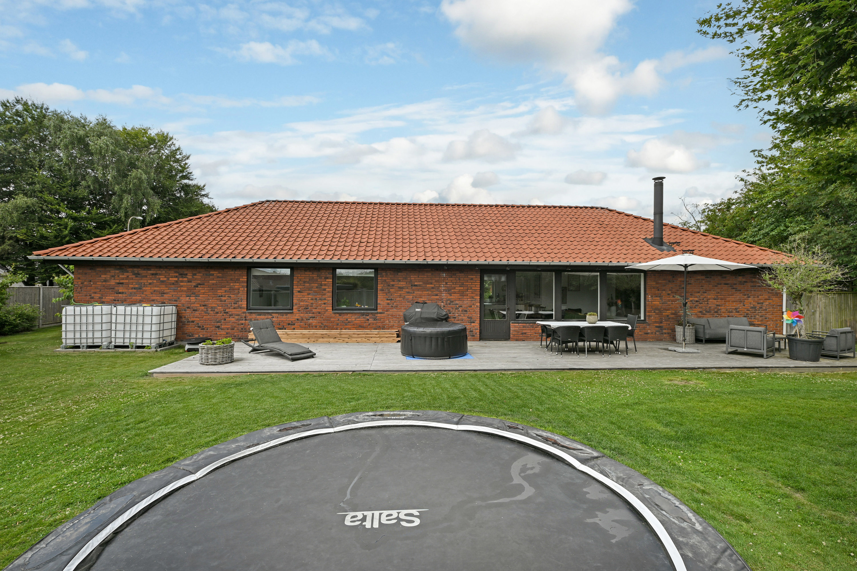 Fremhævet terrasse billede i fuldskærmstilstand. Billede af Kvædevej 3, 6700 Esbjerg