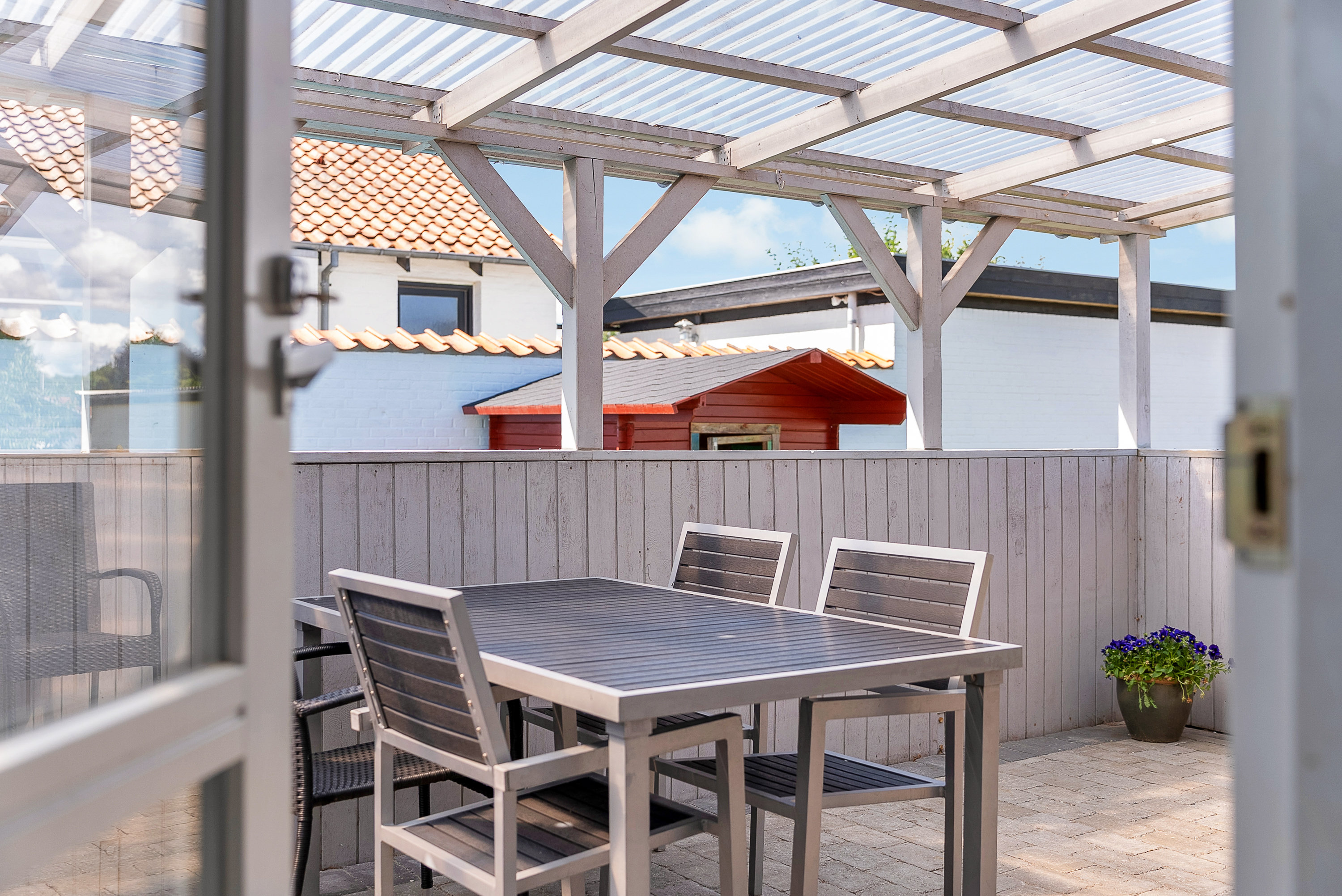 Fremhævet overdækket terrasse billede i fuldskærmstilstand. Billede af Hjertegræsvej 16, Slukefter, 5210 Odense NV